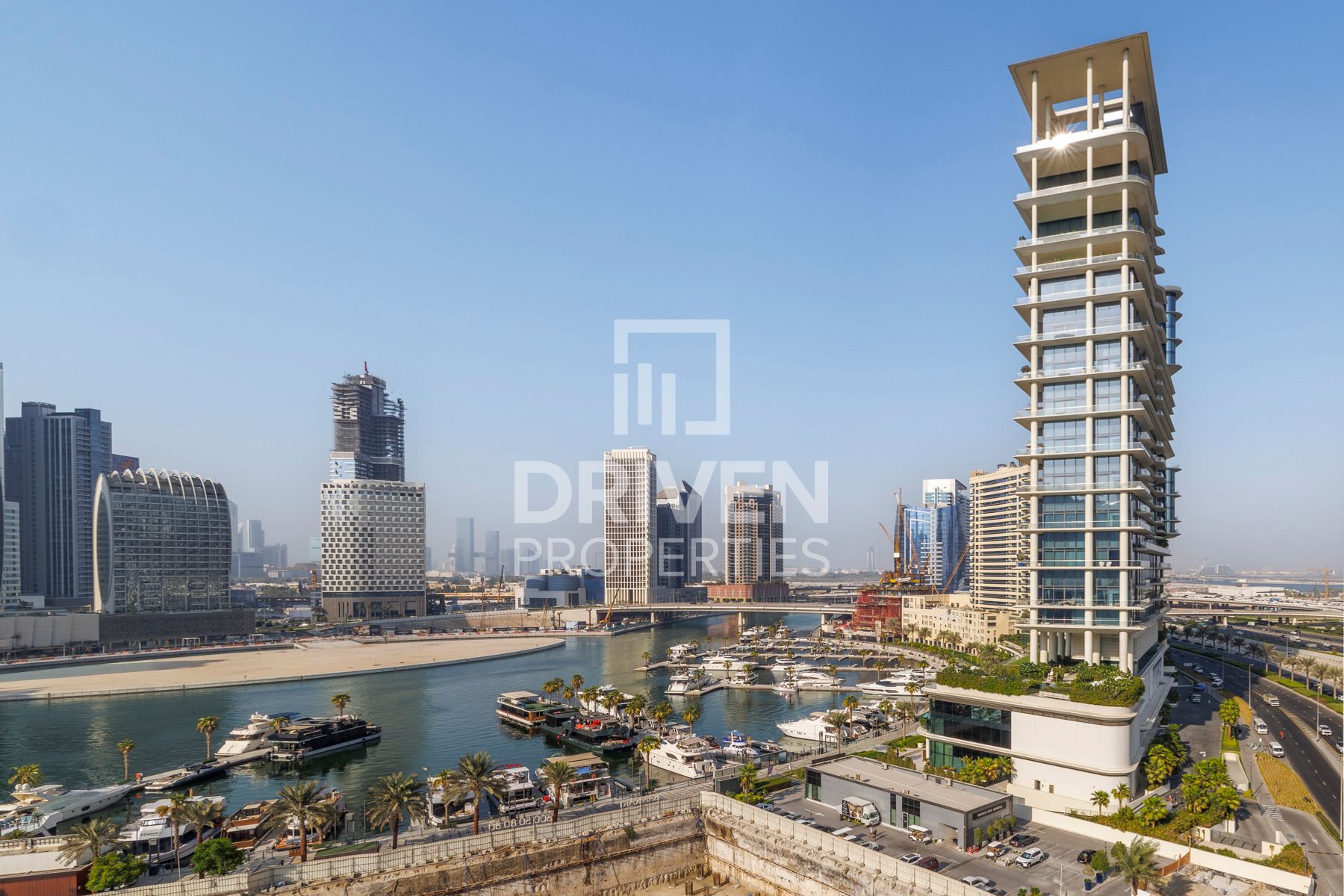 Fully Furnished Mid Floor Ready to Move in