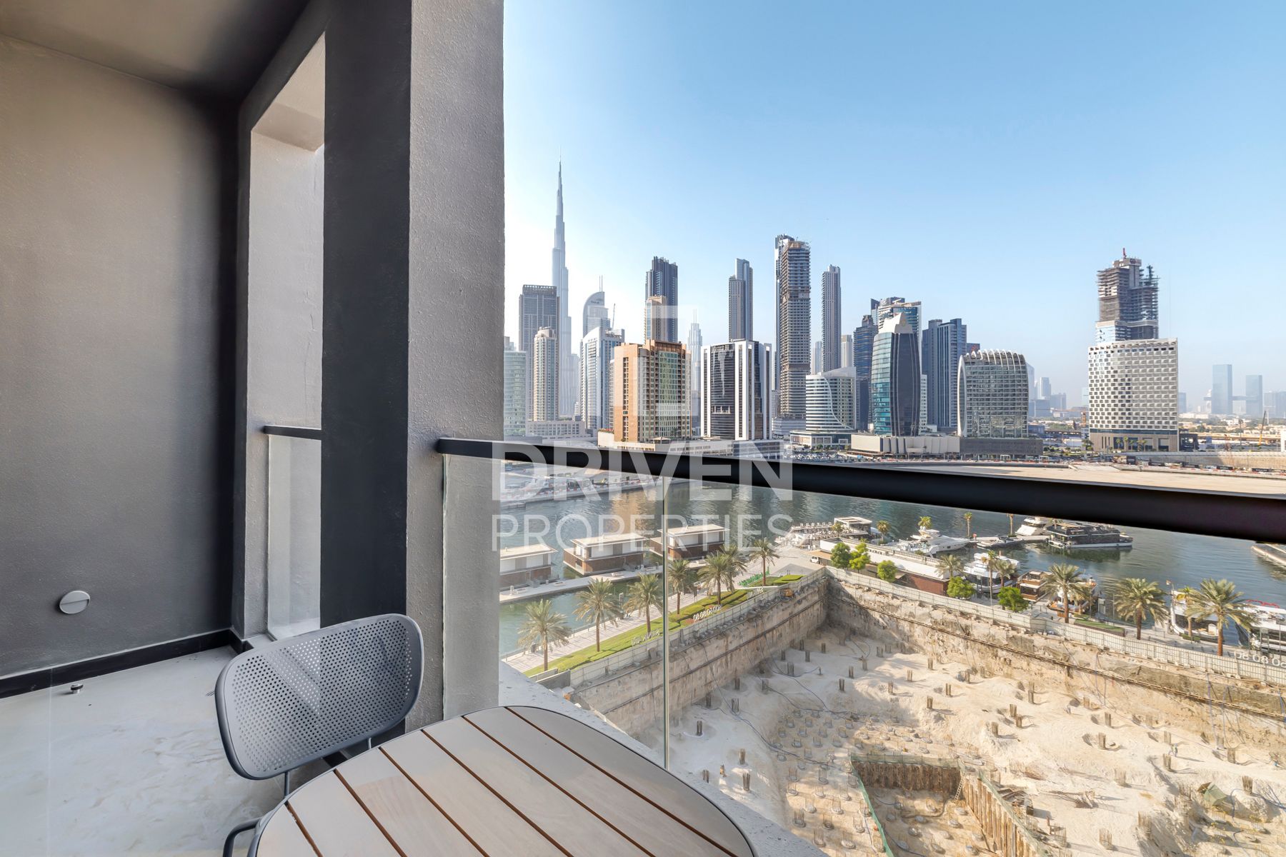 Fully Furnished Mid Floor Ready to Move in