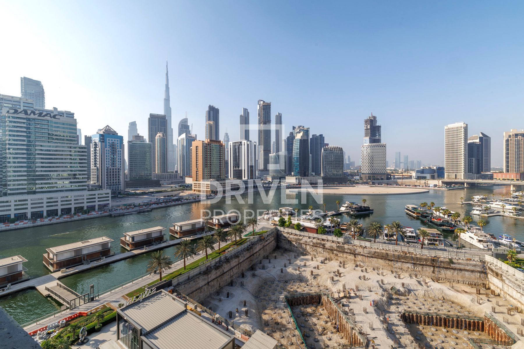 Fully Furnished Mid Floor Ready to Move in