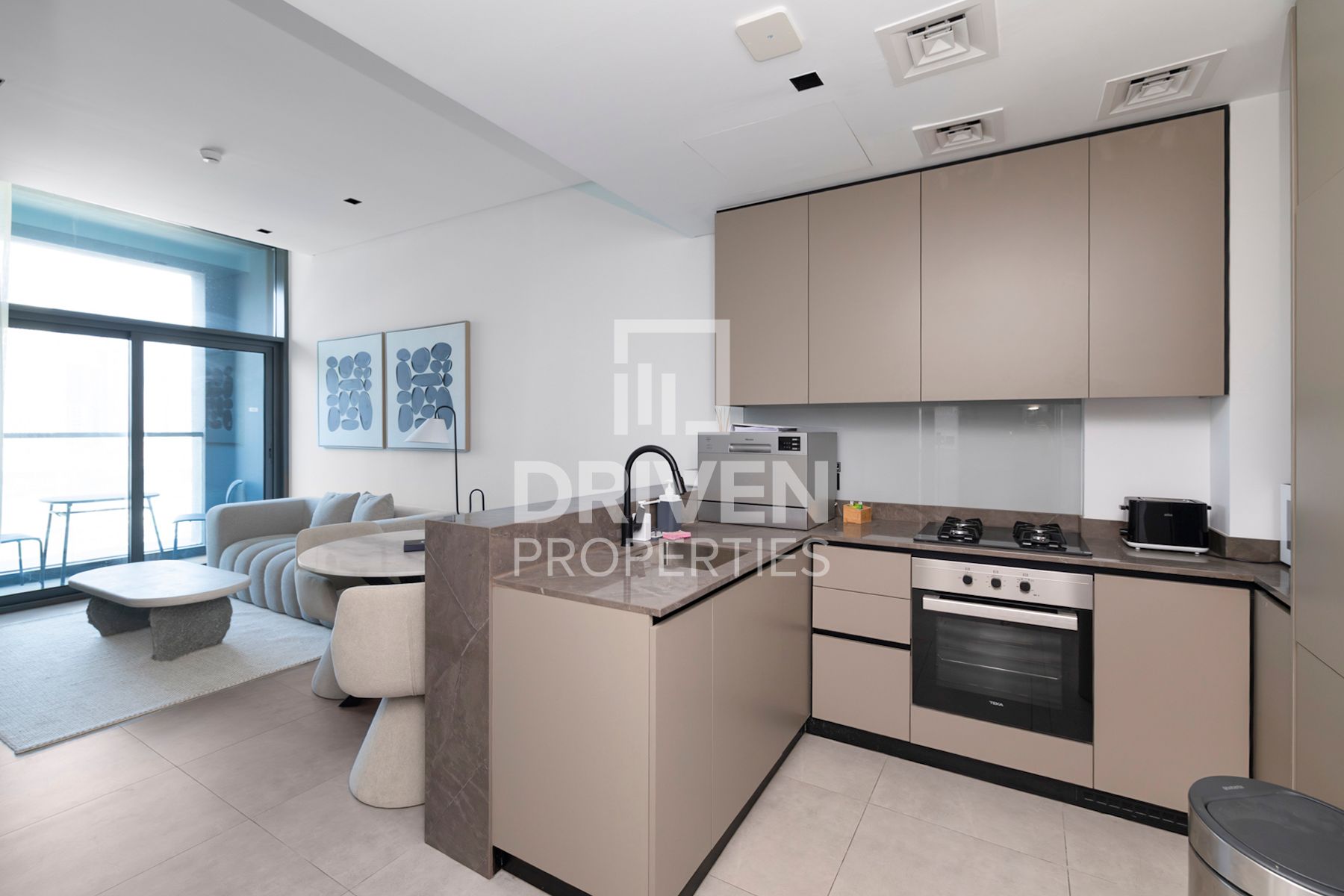 Fully Furnished Mid Floor Ready to Move in