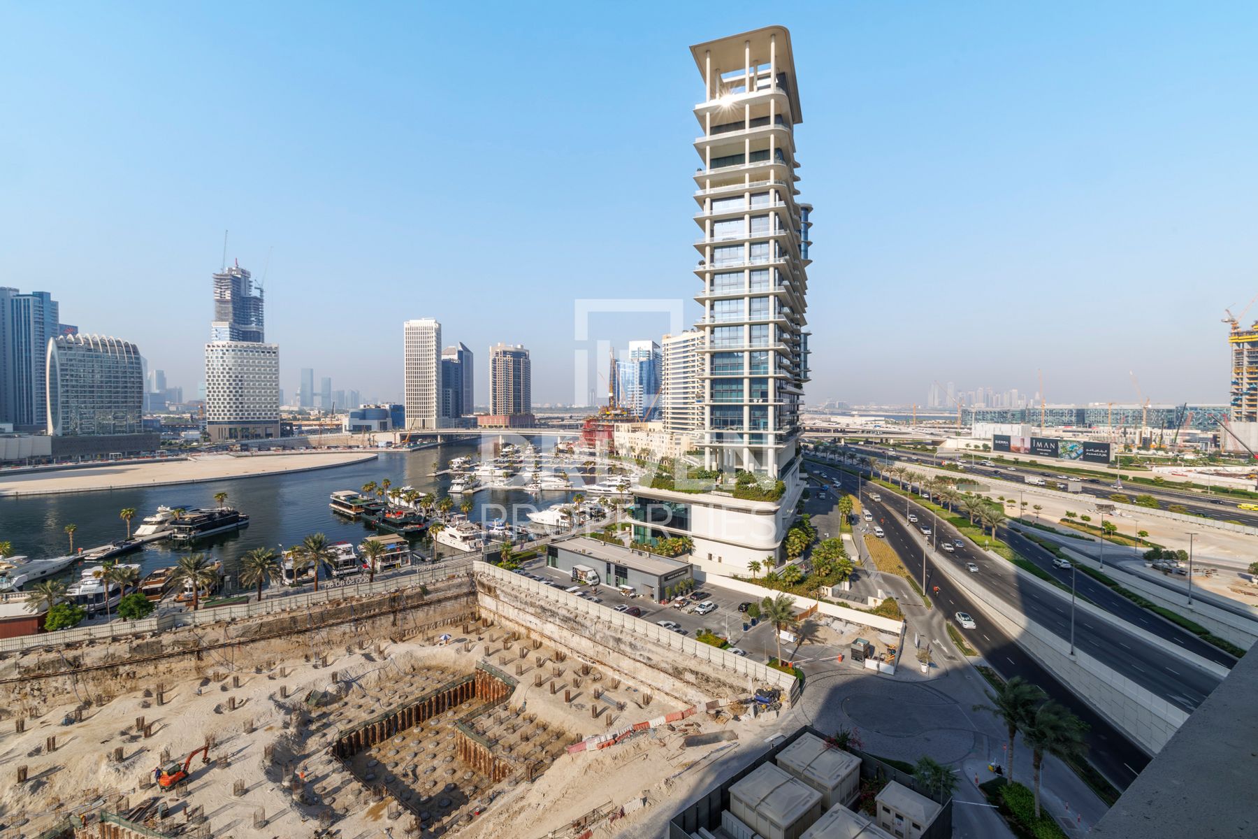 Fully Furnished Mid Floor Ready to Move in