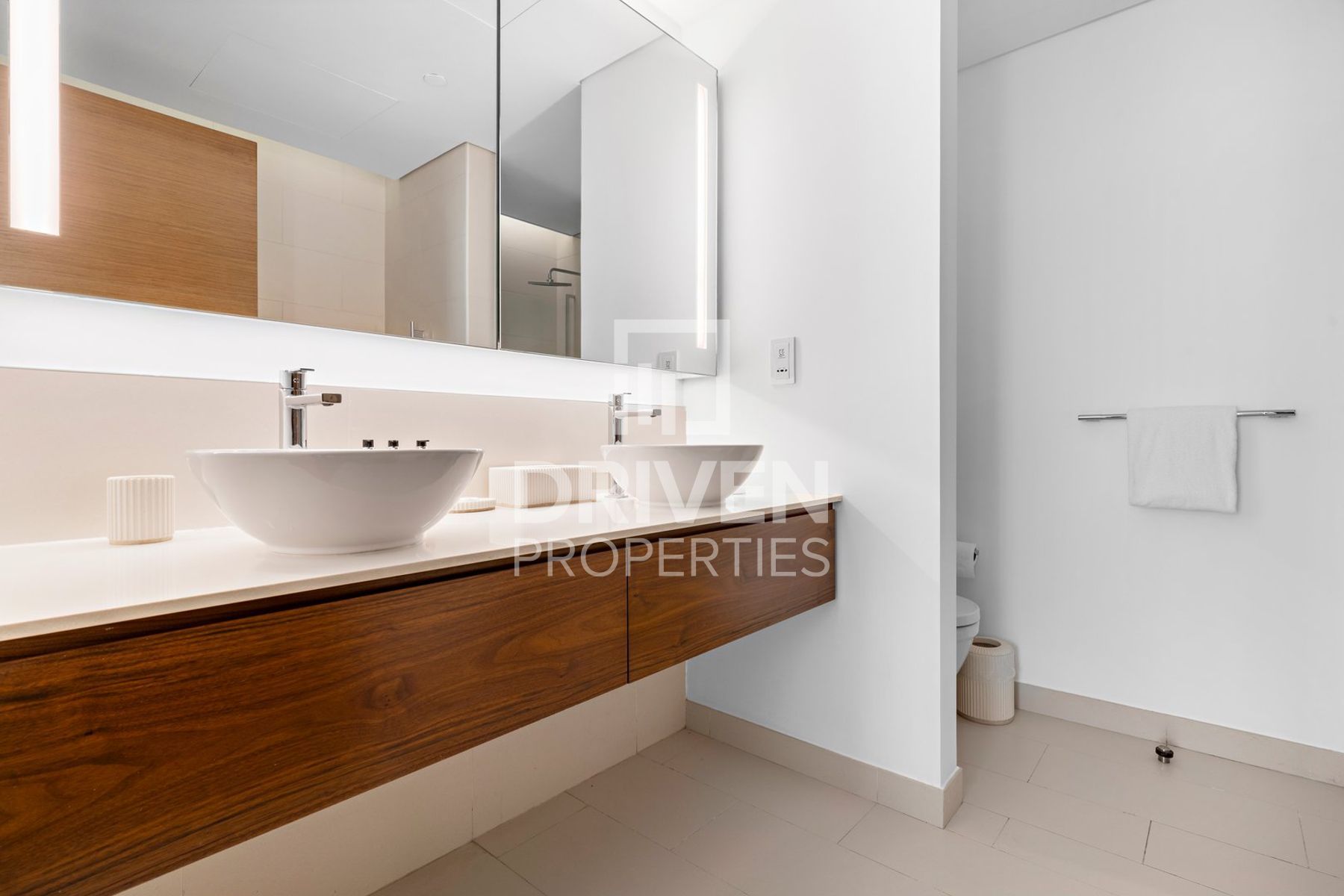 Furnished Spacious Layout Ready to Move-in