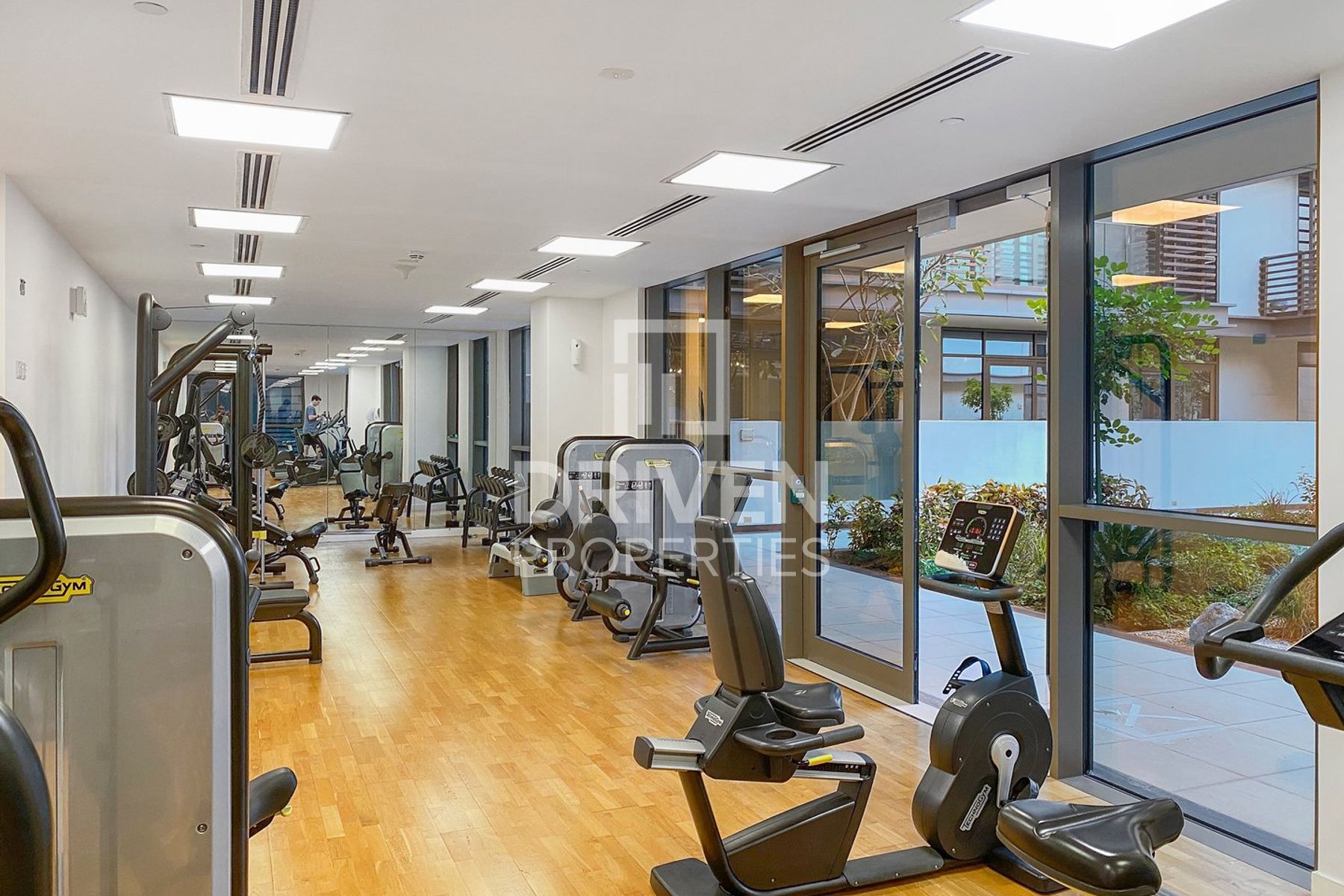 Furnished Spacious Layout Ready to Move-in