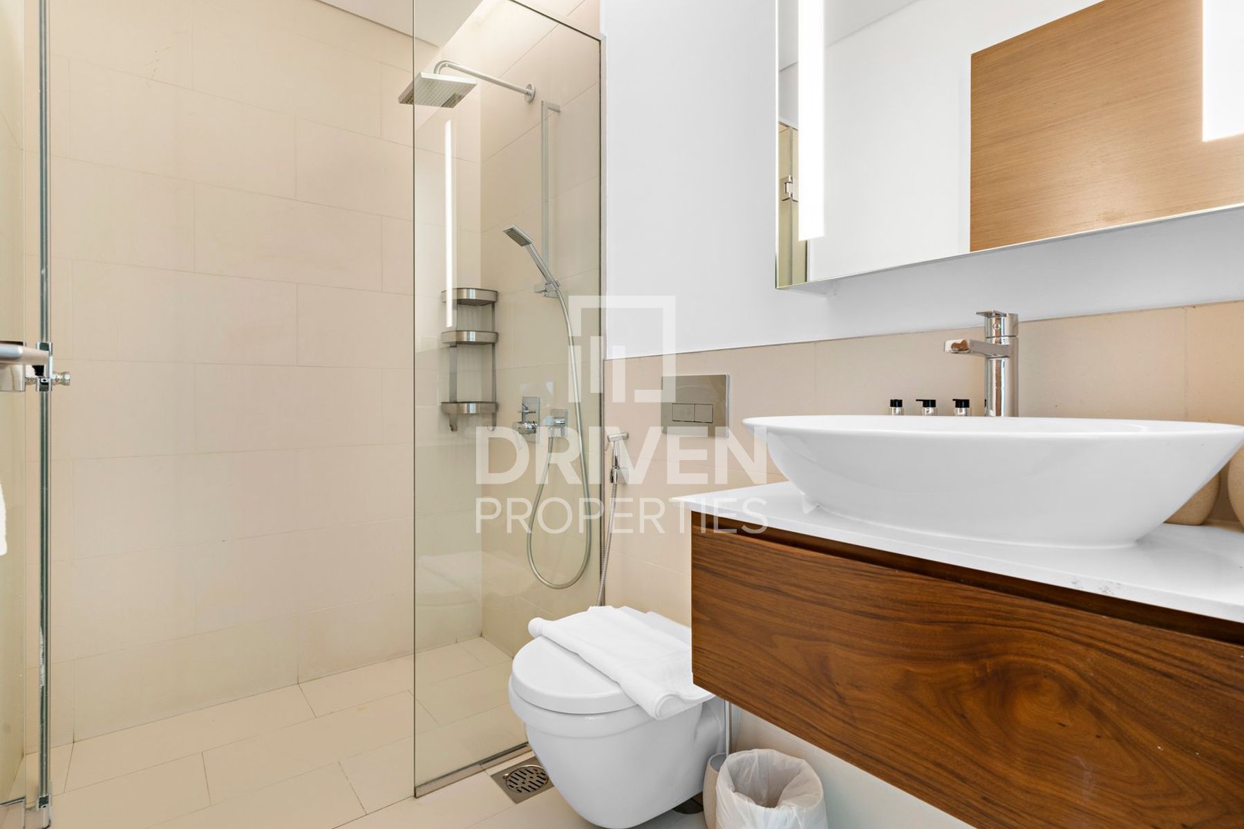 Furnished Spacious Layout Ready to Move-in