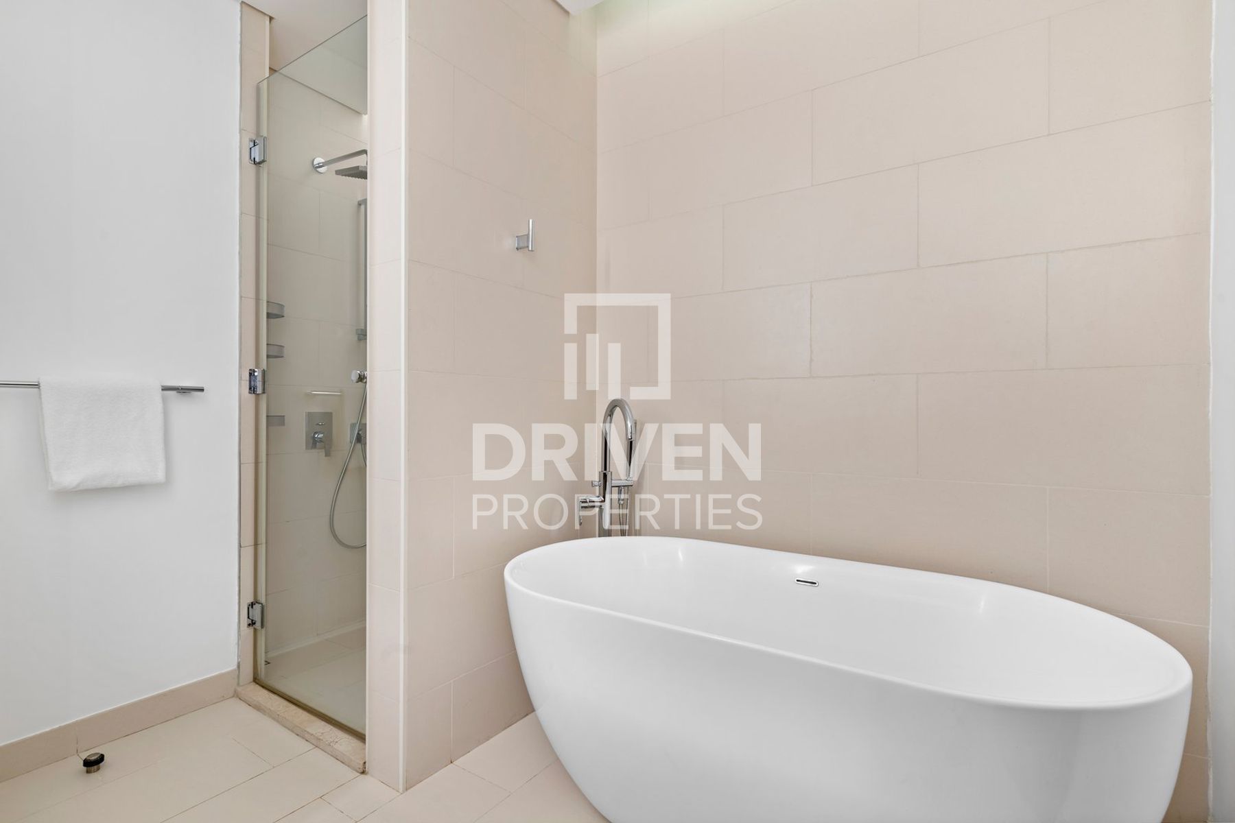 Furnished Spacious Layout Ready to Move-in