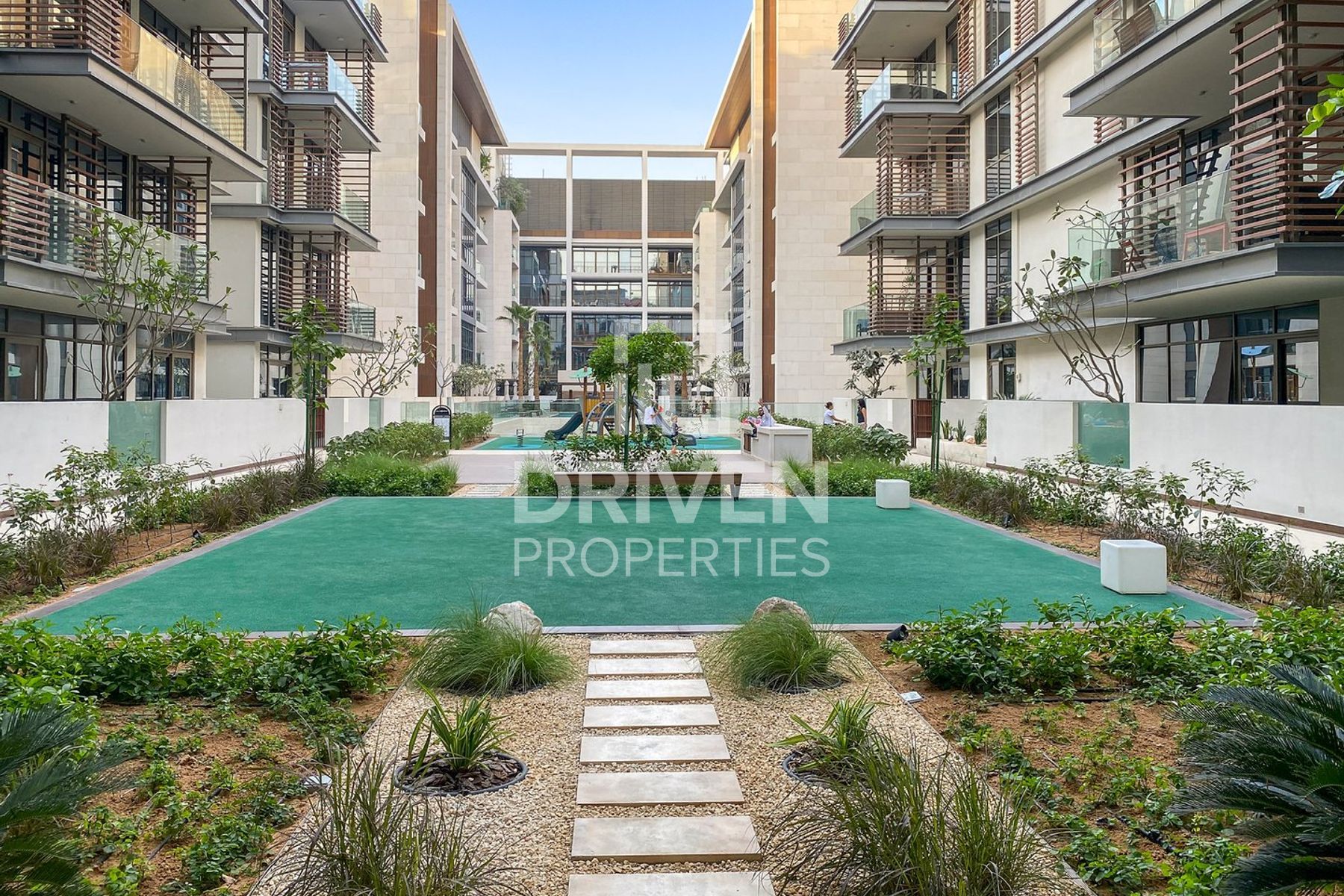 Furnished Spacious Layout Ready to Move-in