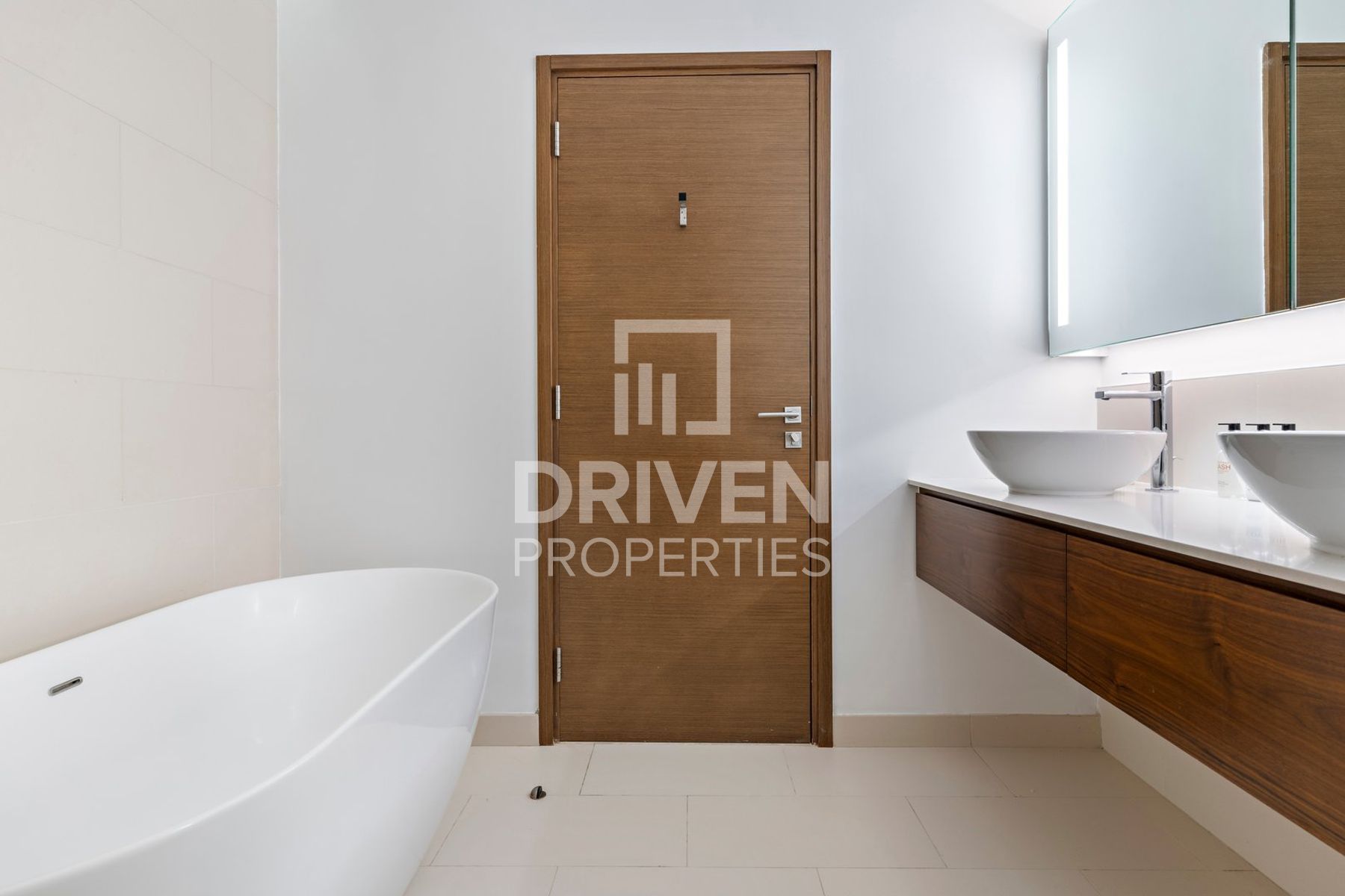 Furnished Spacious Layout Ready to Move-in