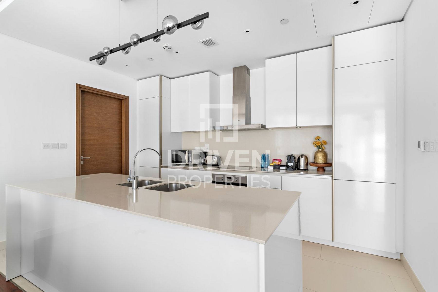 Furnished Spacious Layout Ready to Move-in