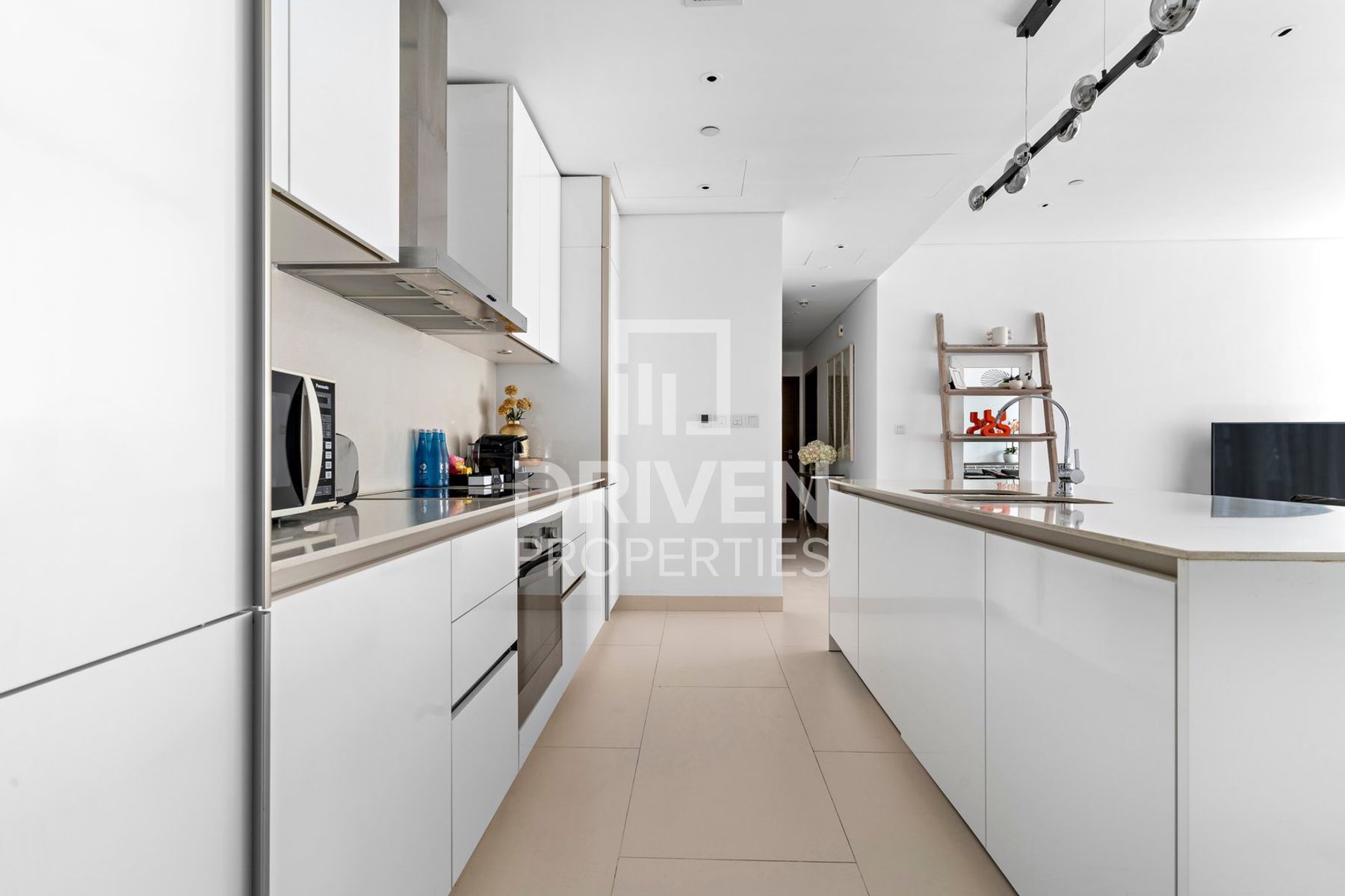 Furnished Spacious Layout Ready to Move-in