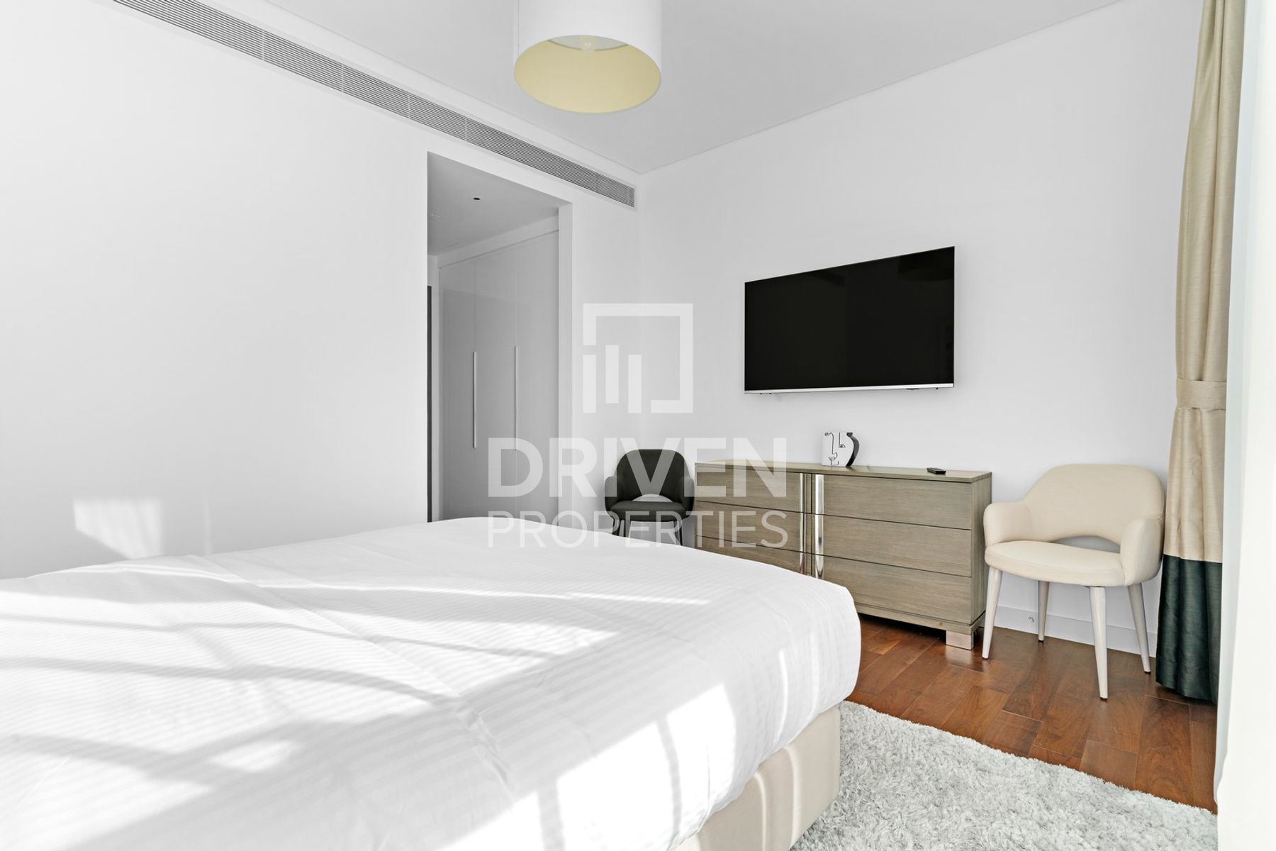 Furnished Spacious Layout Ready to Move-in