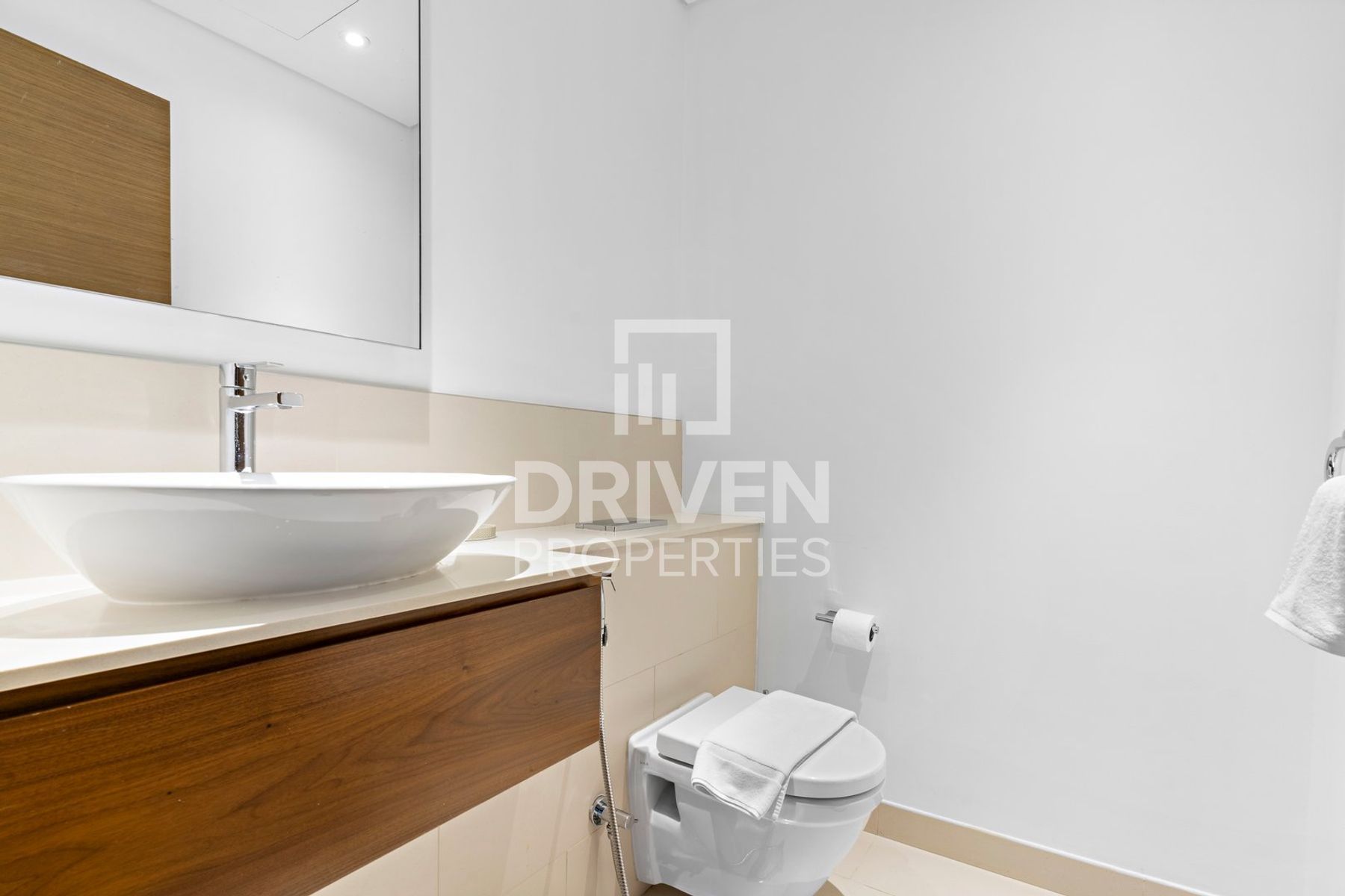 Furnished Spacious Layout Ready to Move-in