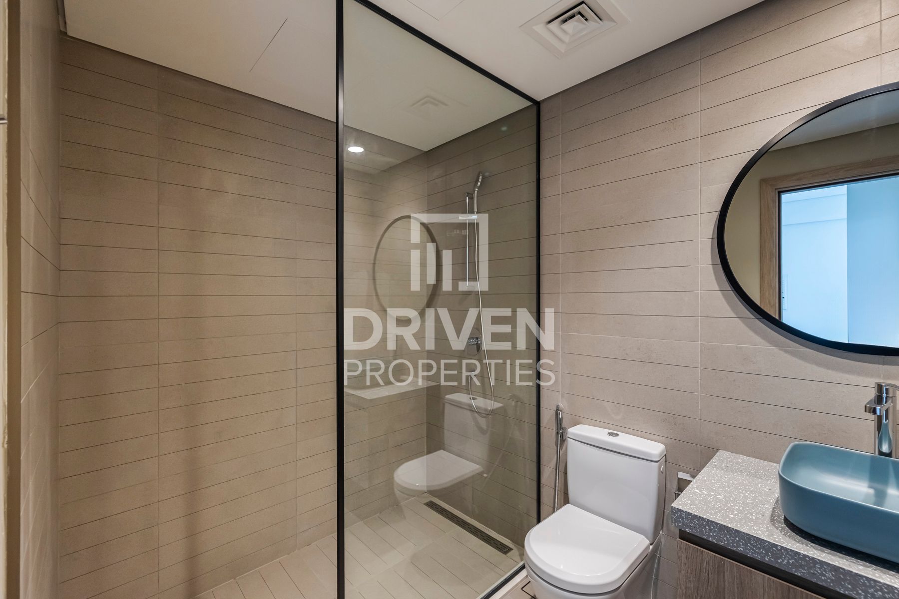 Canal Views Modern Layout High Floor