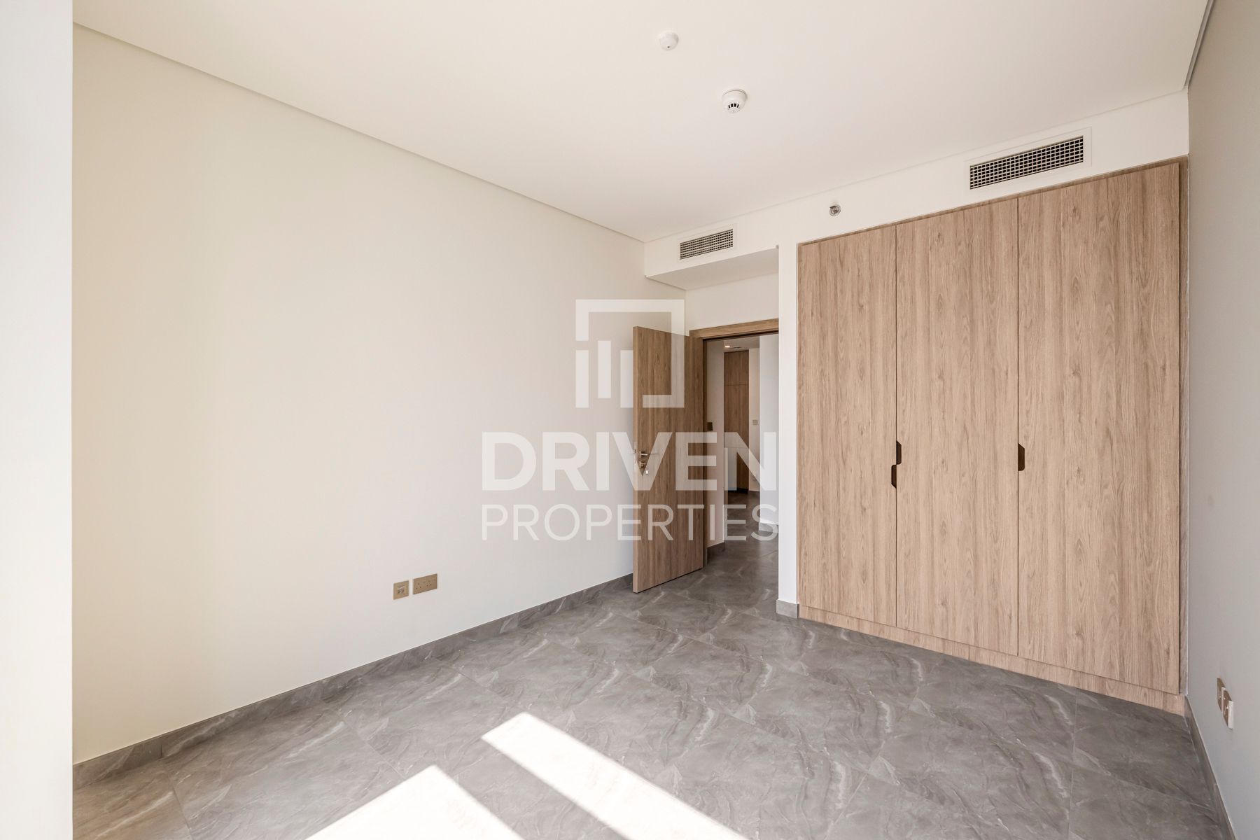 Canal Views Modern Layout High Floor