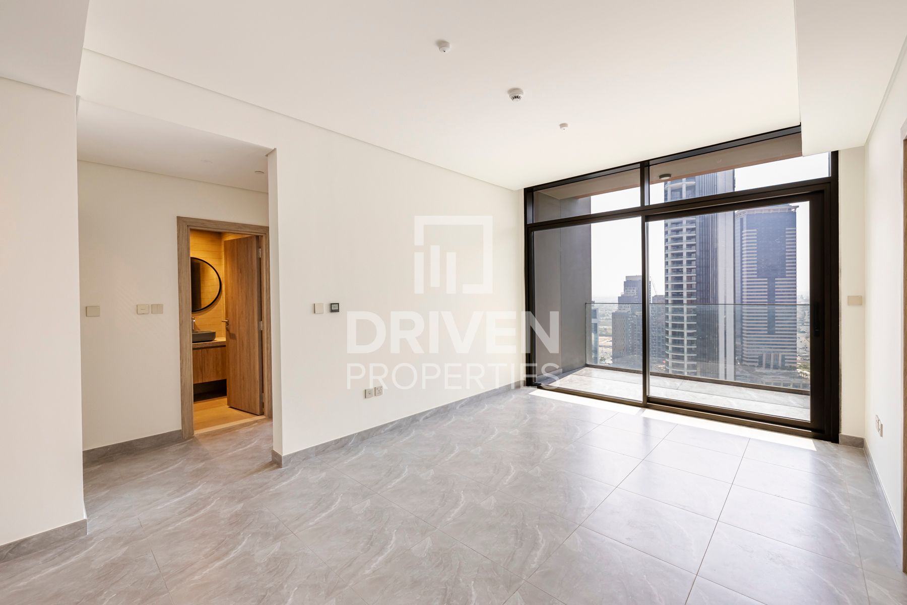 Canal Views Modern Layout High Floor