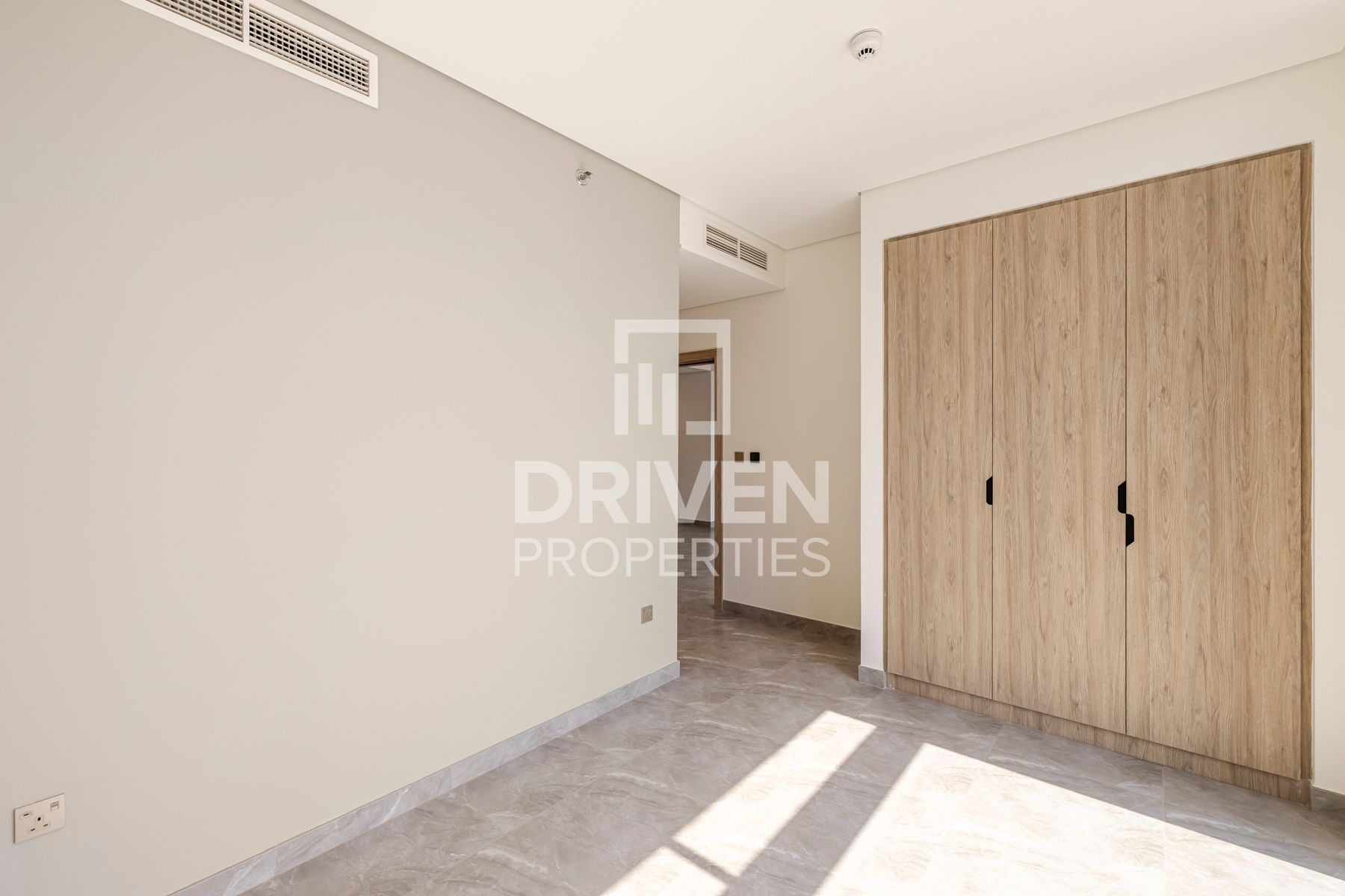 Canal Views Modern Layout High Floor