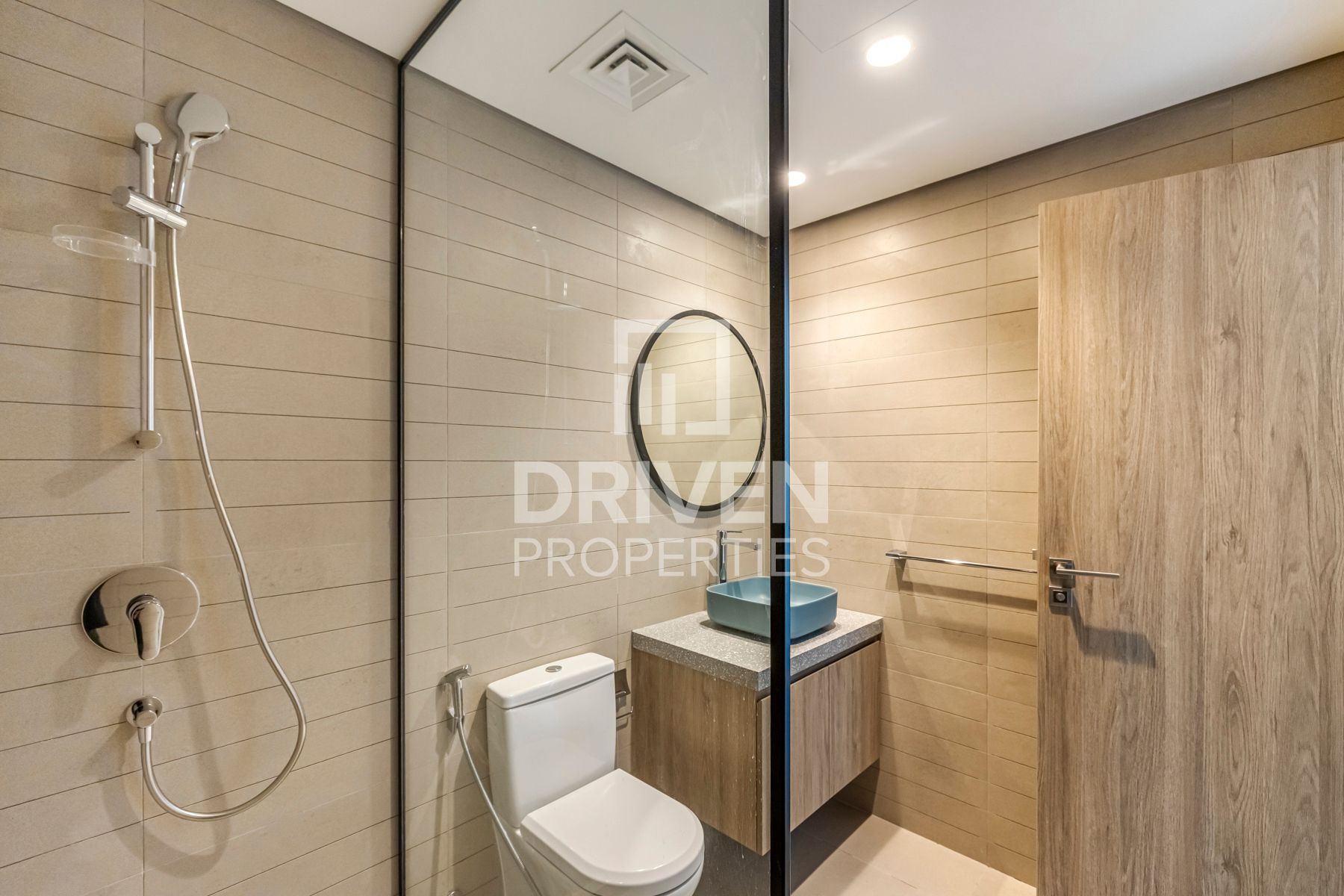 Canal Views Modern Layout High Floor