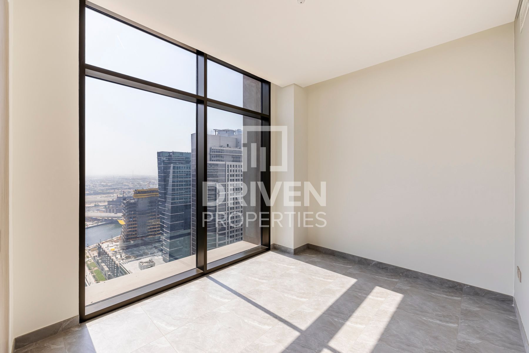 Canal Views Modern Layout High Floor