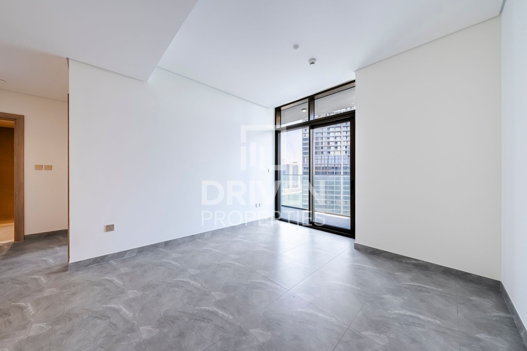 Brand New High Floor Multiple Cheques