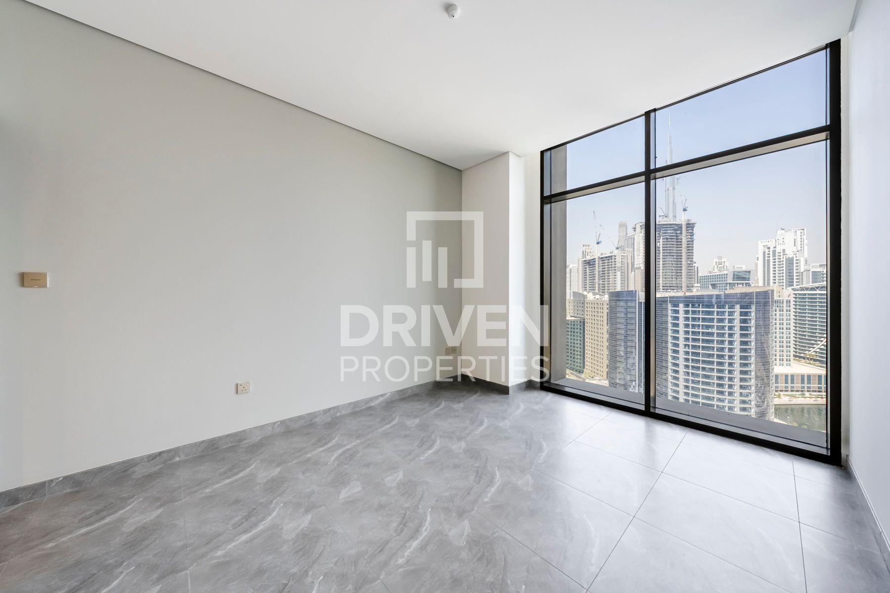 Brand New High Floor Multiple Cheques