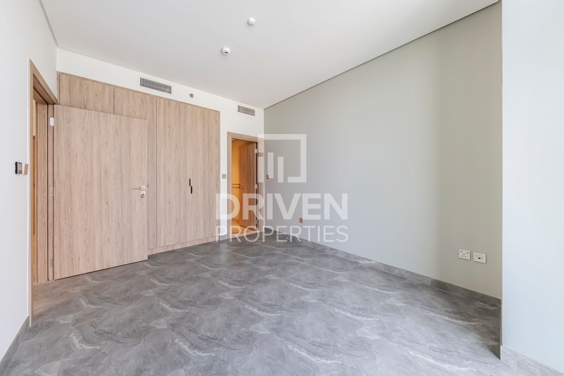 Brand New High Floor Multiple Cheques