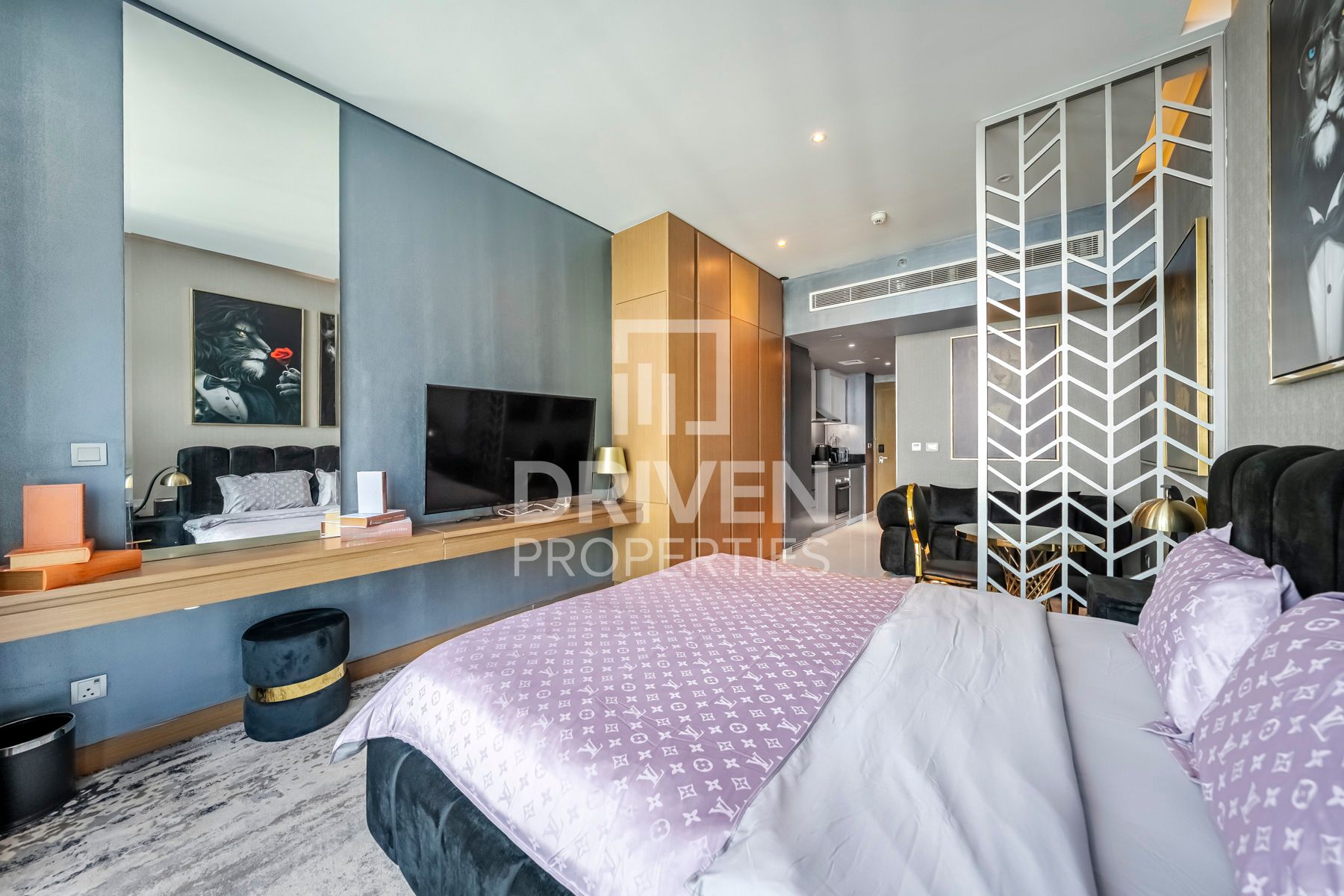 Amazing Studio Ready to move in High Floor