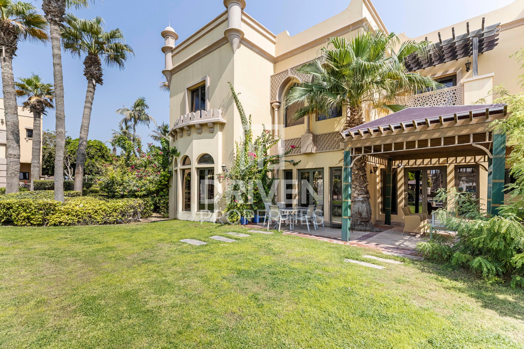 4 bedroom villa for sale in Garden Homes Frond O | Luxury Villa at Canal Cove Iconic Palm Lifestyle 4 bedroom villa for sale in Garden Homes Frond O. Luxury Villa at Canal Cove Iconic Palm Lifestyle