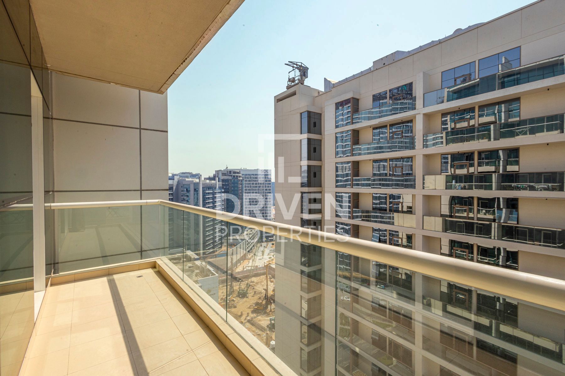 Bright and Spacious Overlooking View Vacant