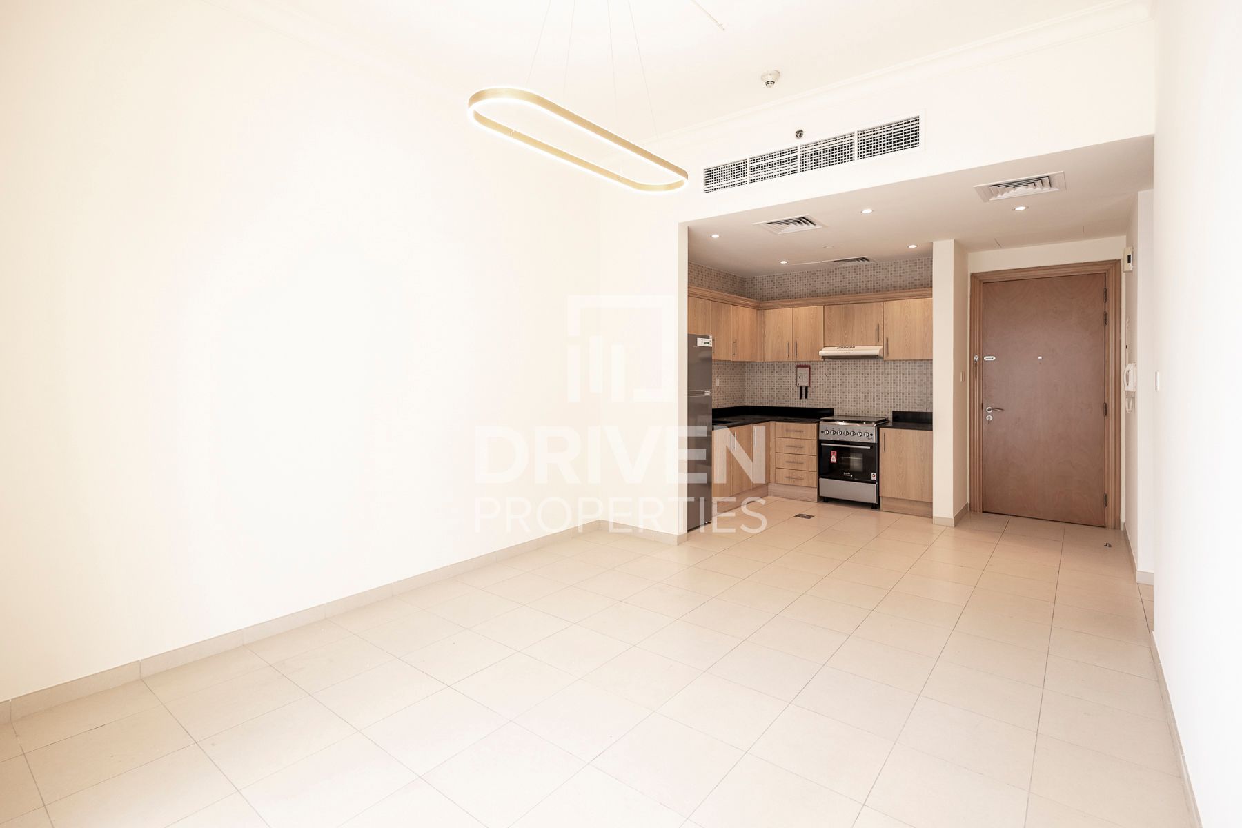 Bright and Spacious Overlooking View Vacant