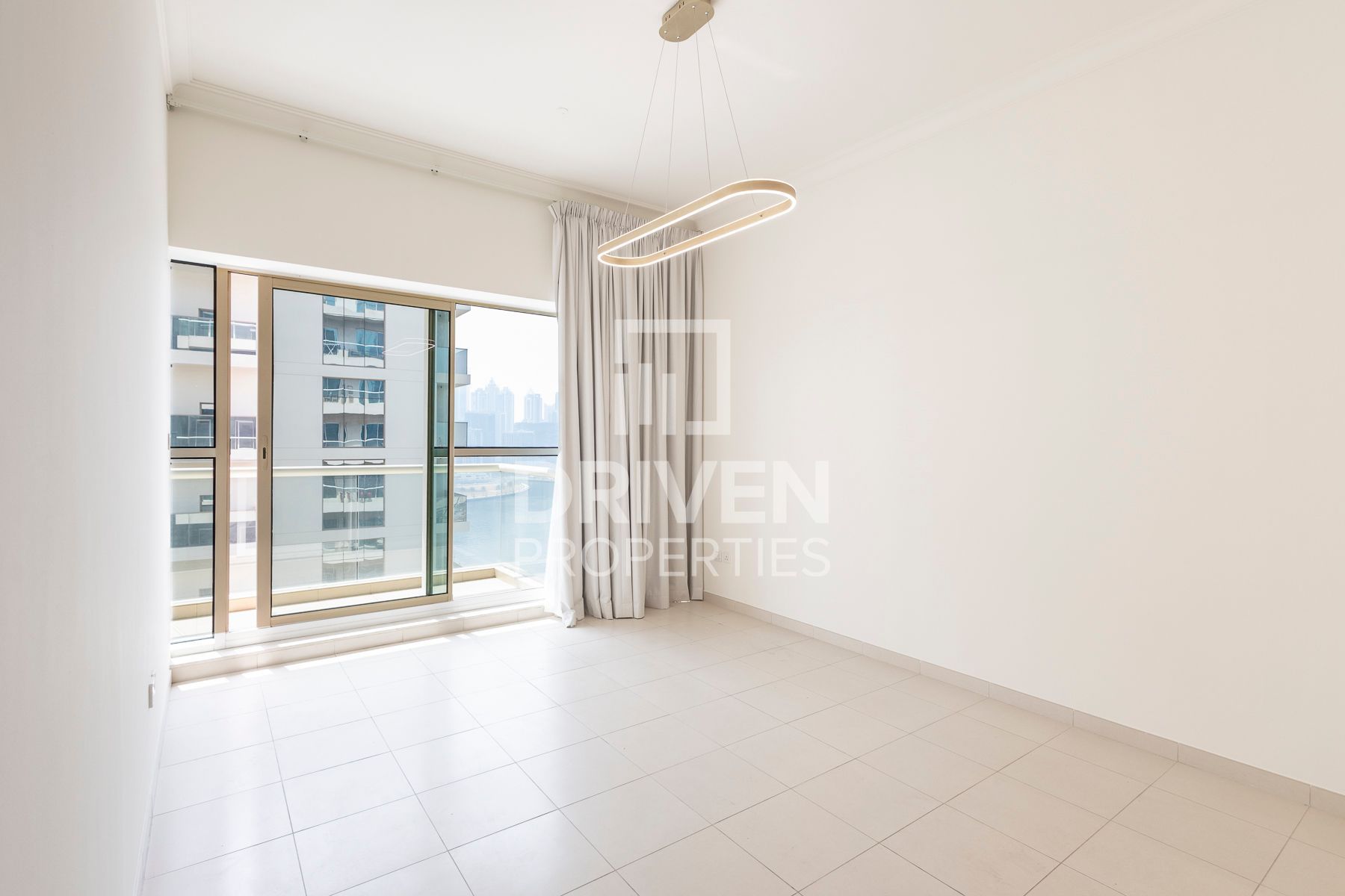 Bright and Spacious Overlooking View Vacant