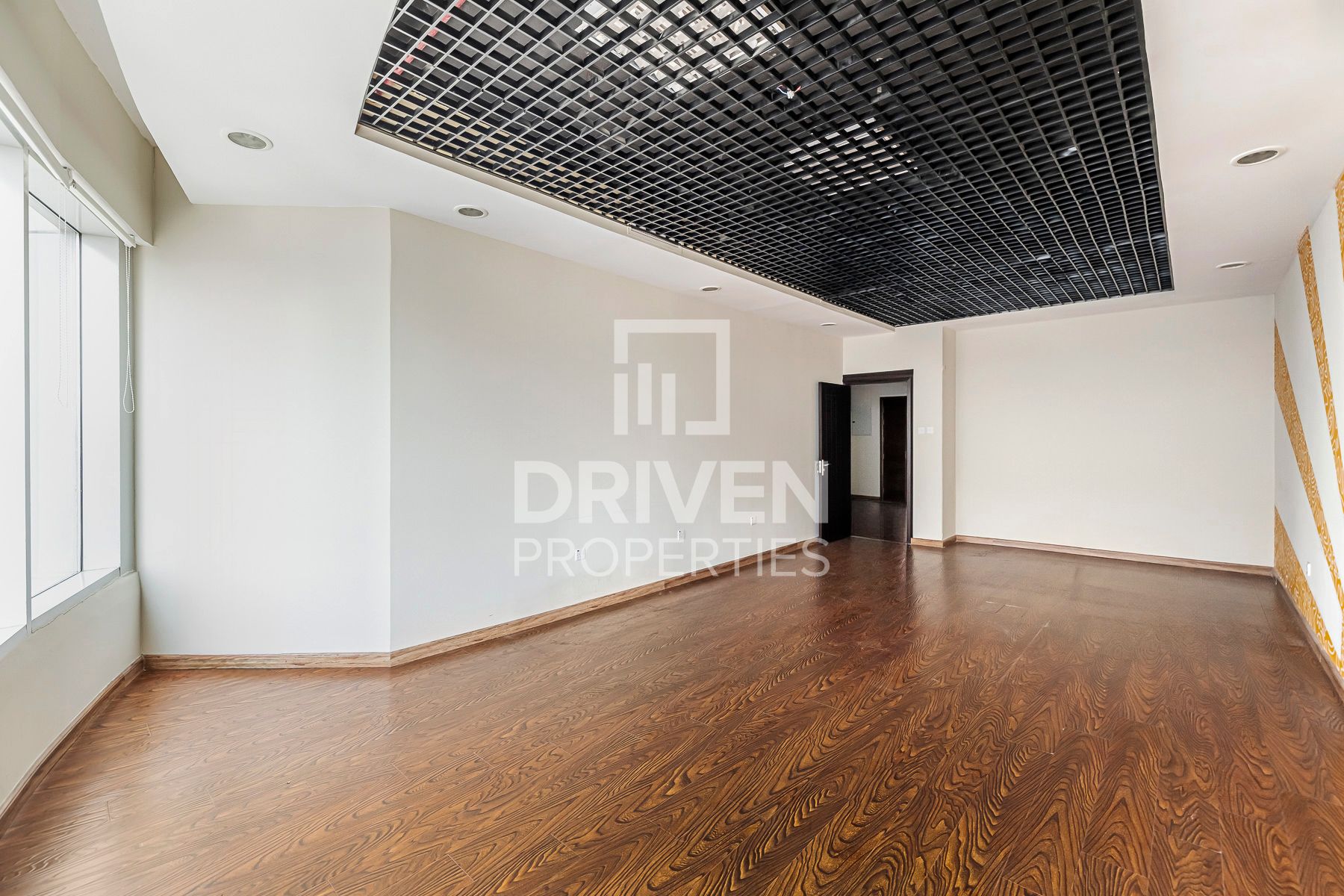 High Floor Office Skyline View Prime Location