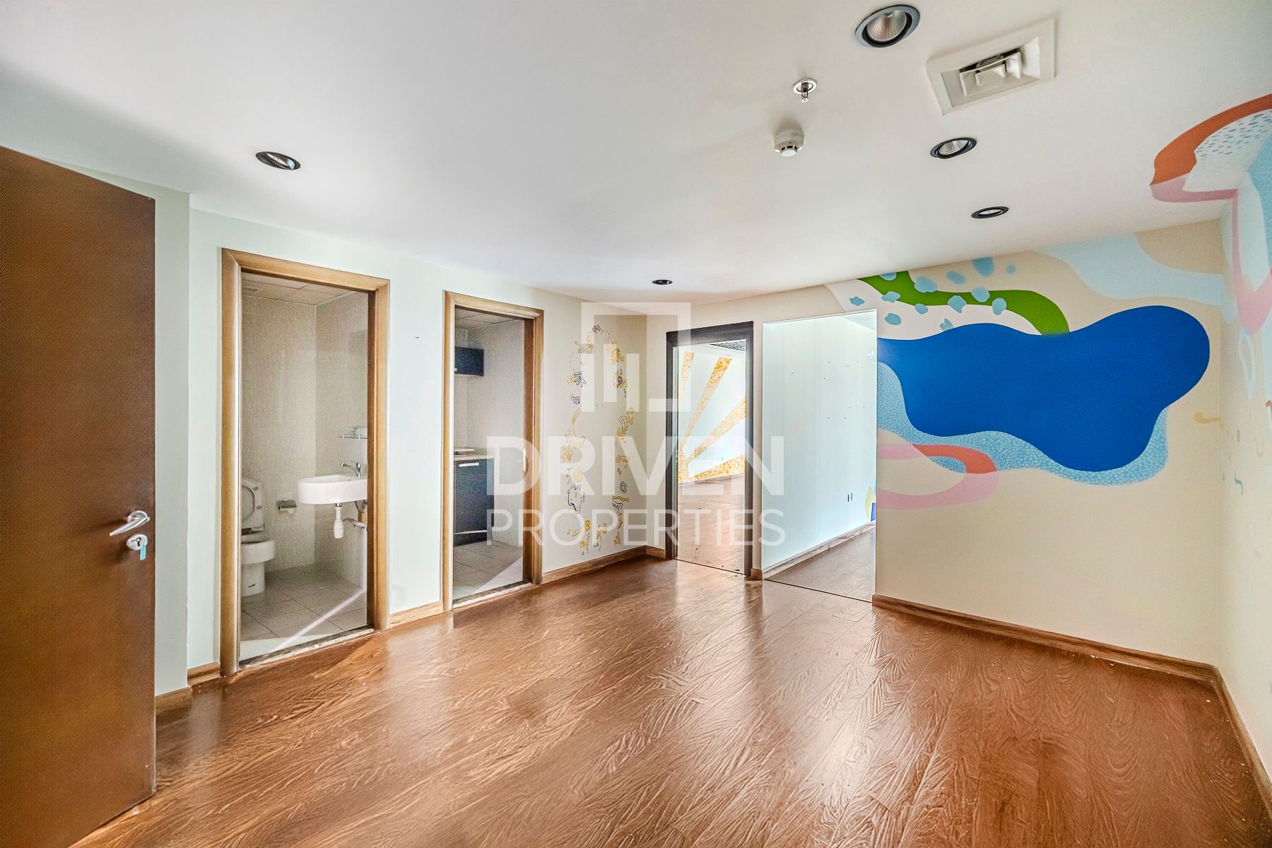 High Floor Office Skyline View Prime Location