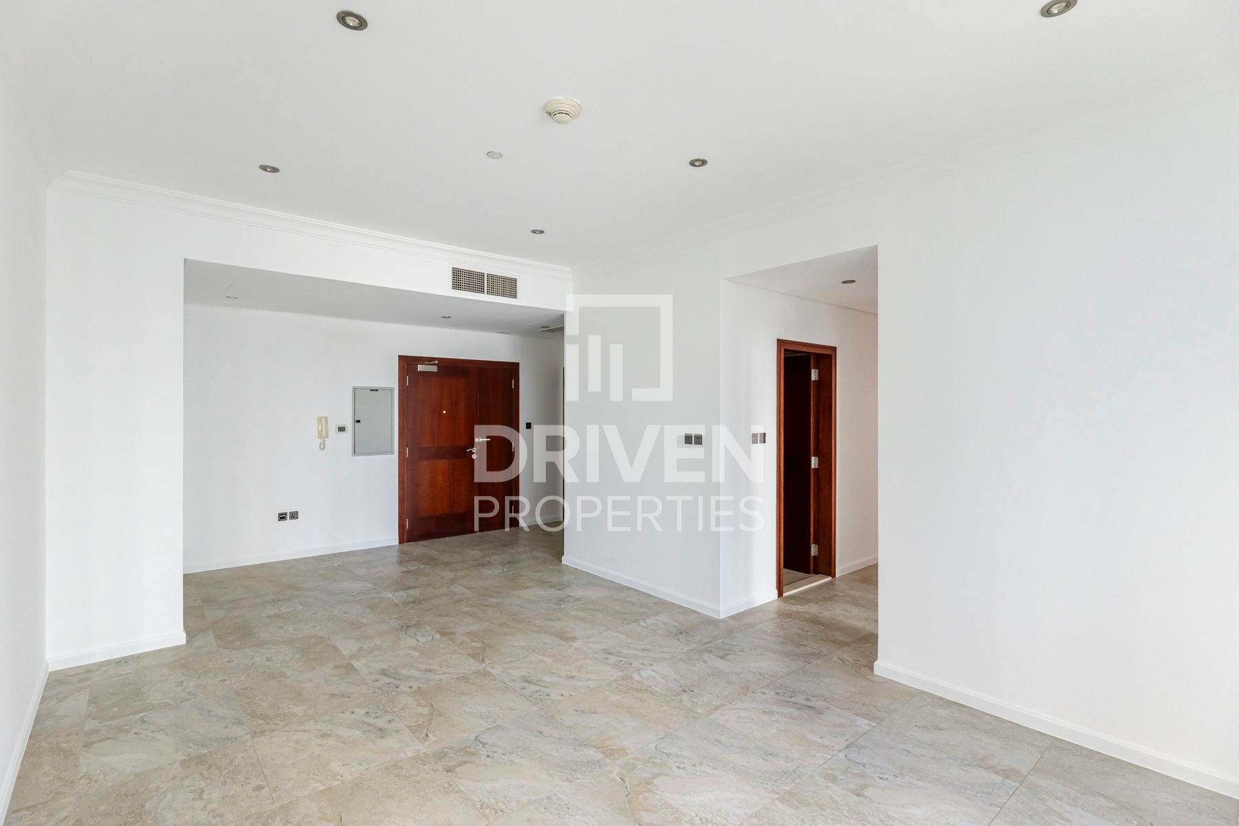 Prime Location High Floor Vacant on Transfer