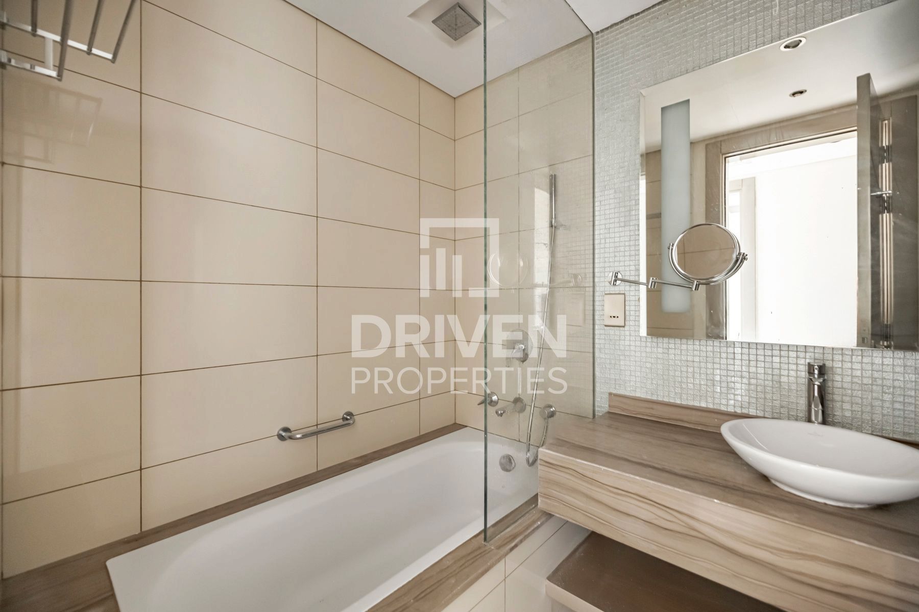 Top Floor Maids Room Furnished Creek View