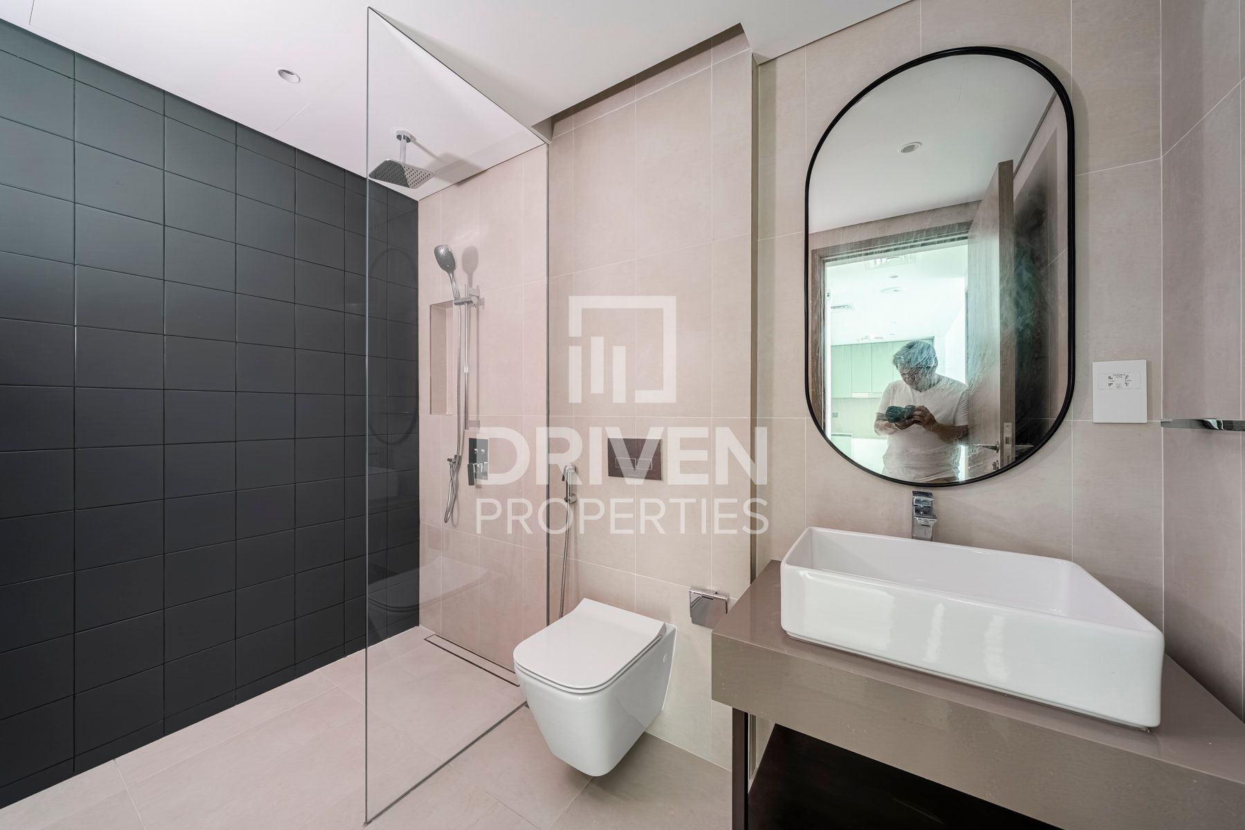 Great Location Brand New Elegant Unit Vacant