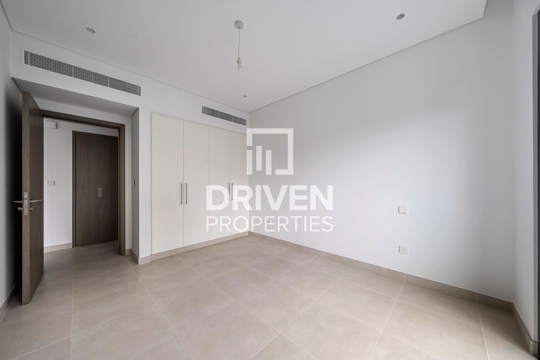 Great Location Brand New Elegant Unit Vacant