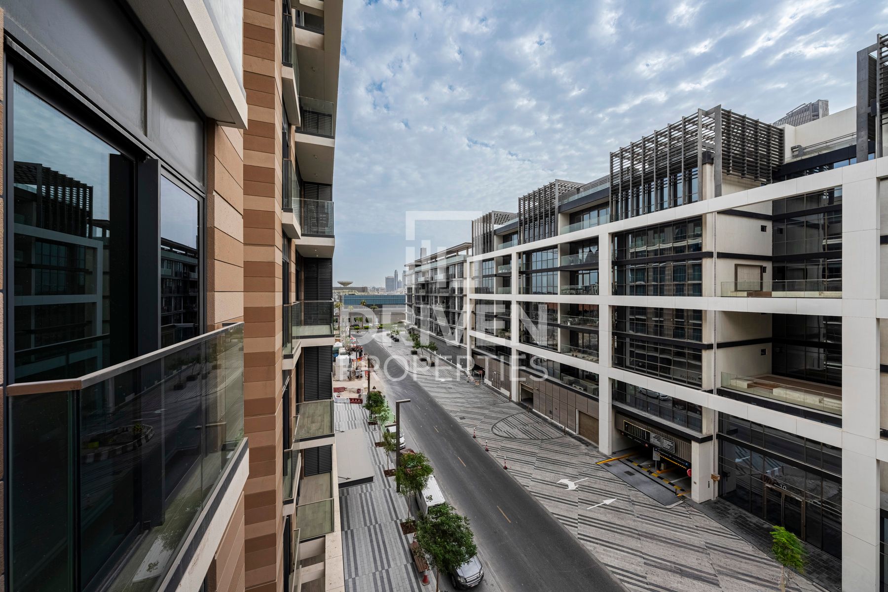 Great Location Brand New Elegant Unit Vacant