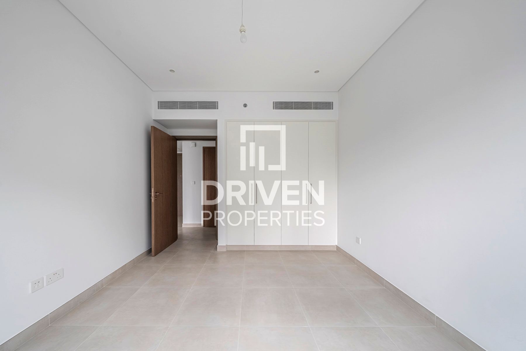 Great Location Brand New Elegant Unit Vacant