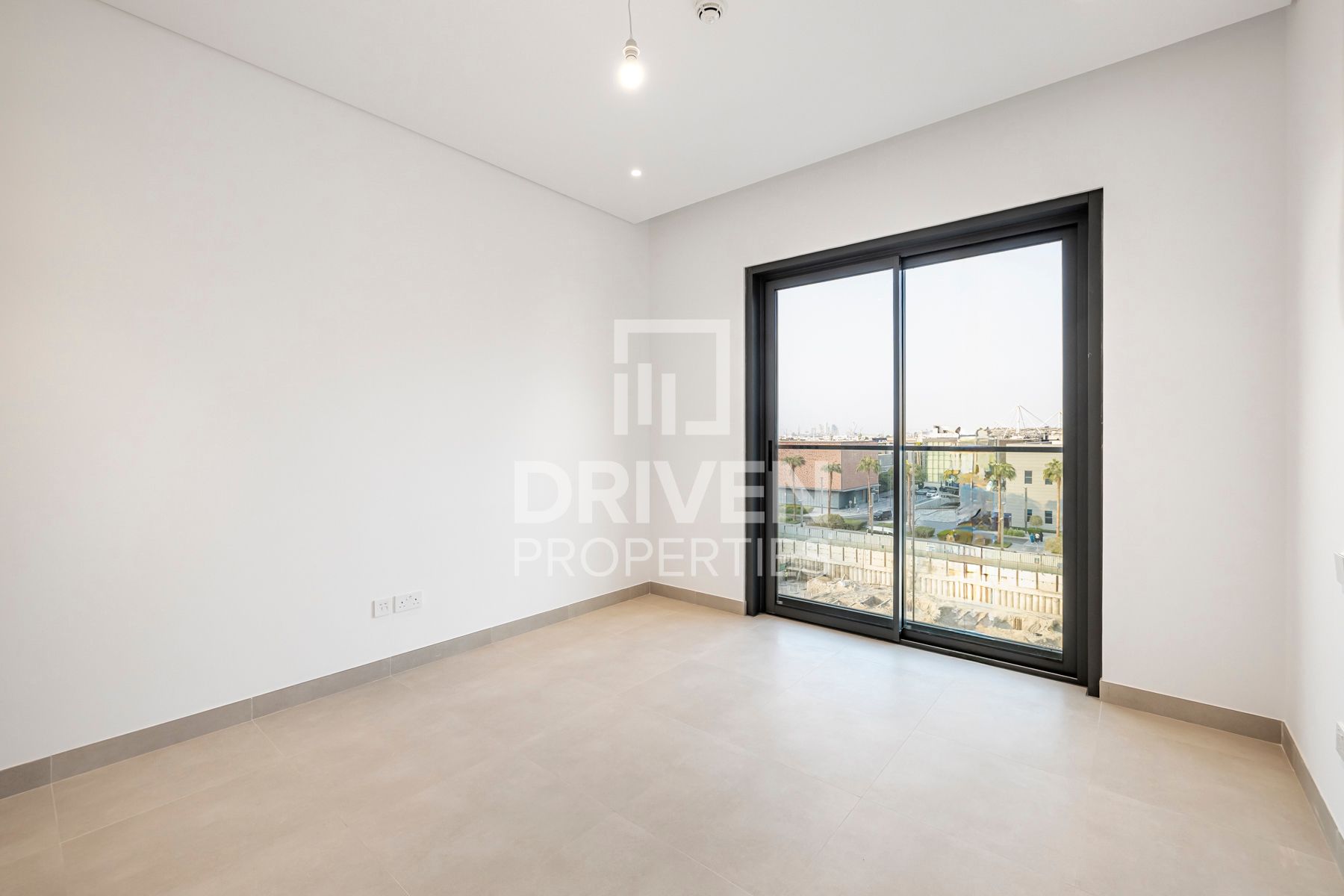 Prime Location Private Brand New Unit