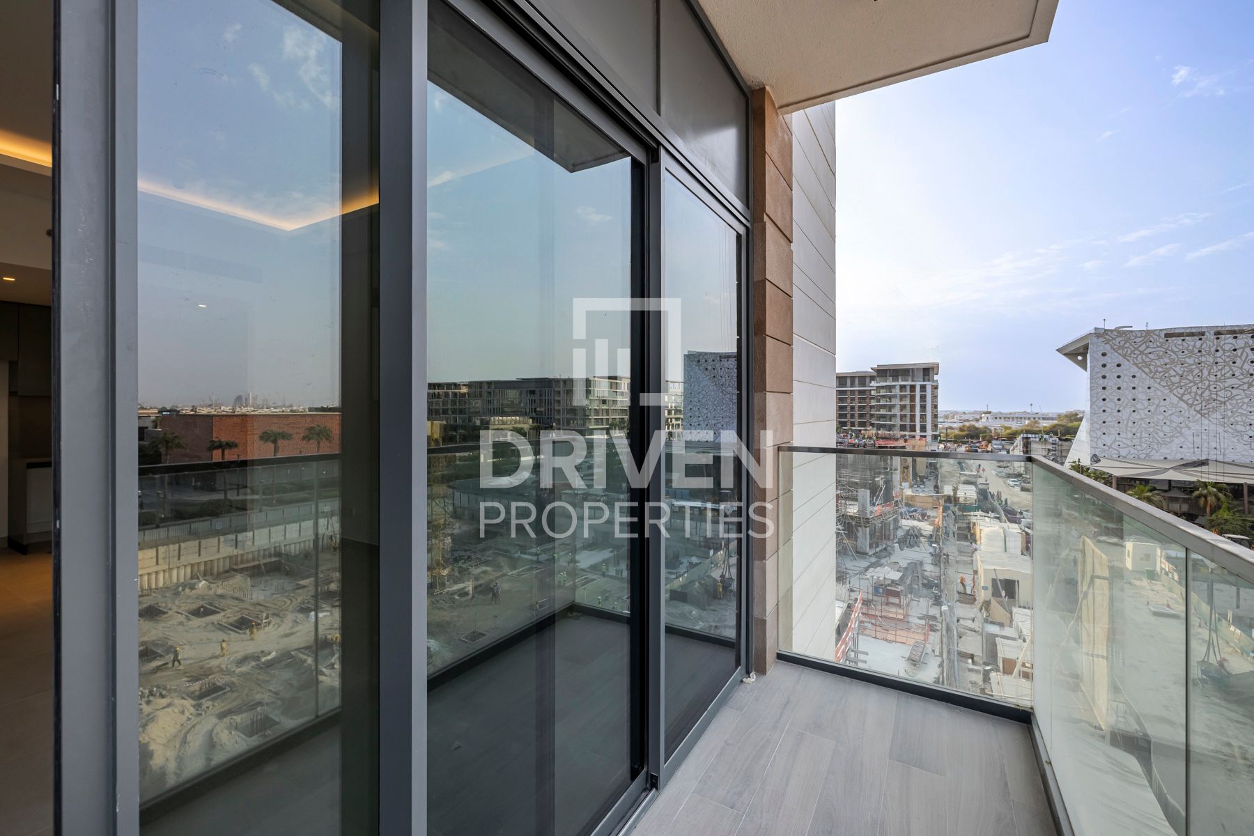 Prime Location Private Brand New Unit