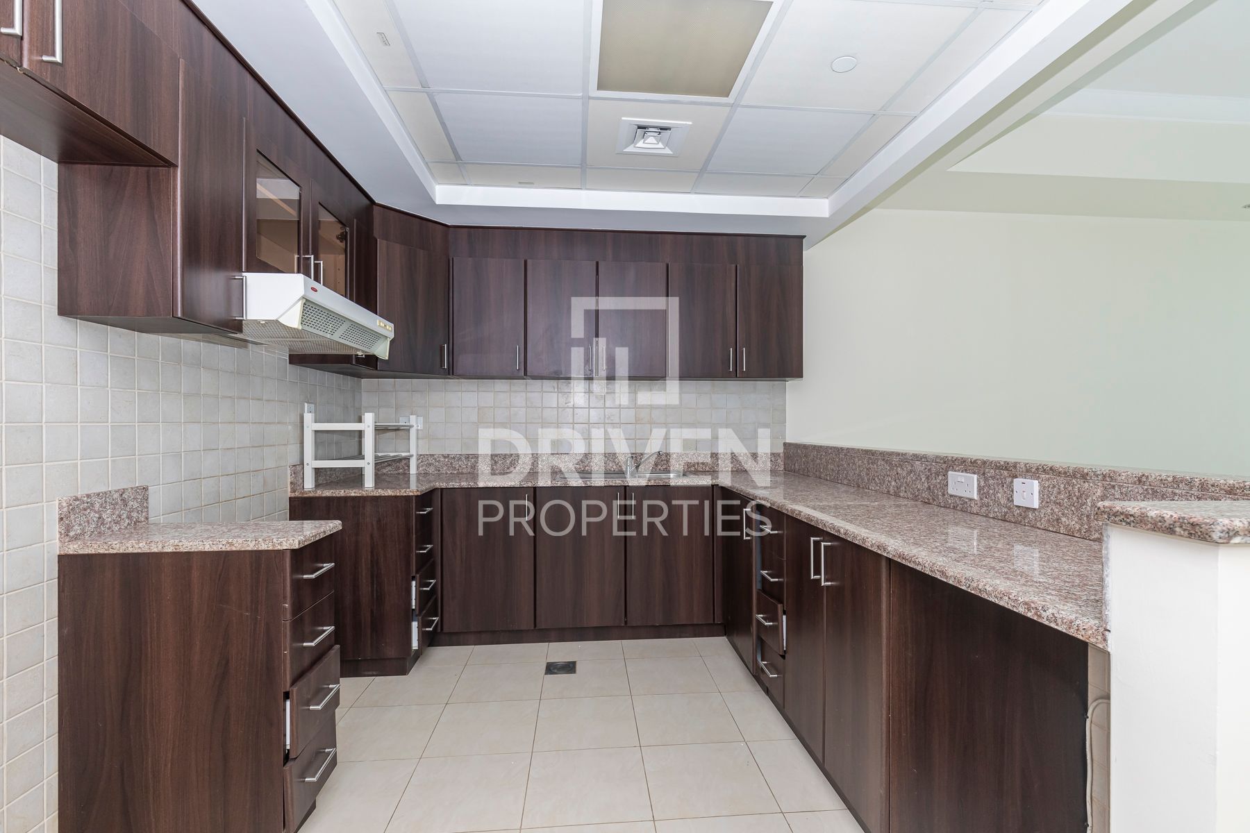 Canal and Stables View Ready to Move Spacious