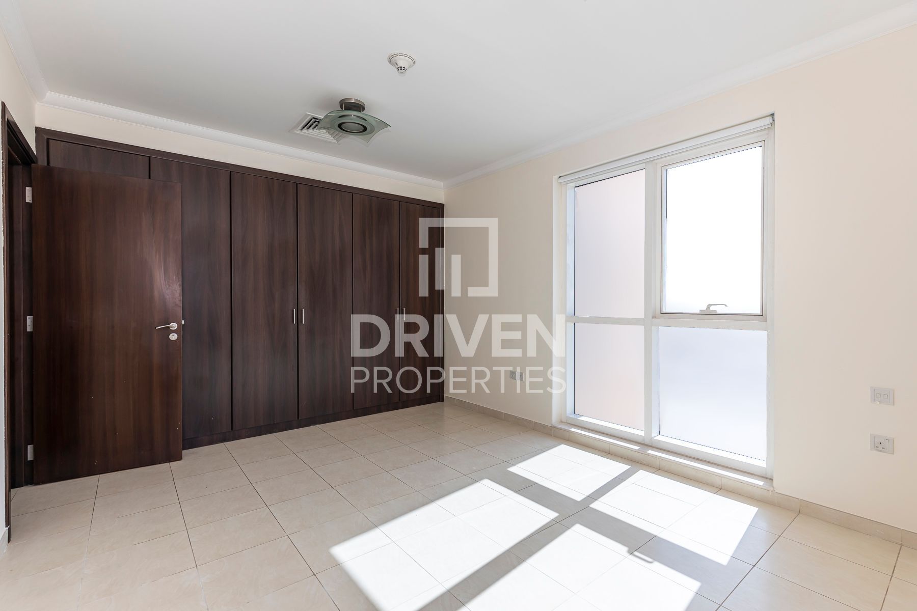 Canal and Stables View Ready to Move Spacious