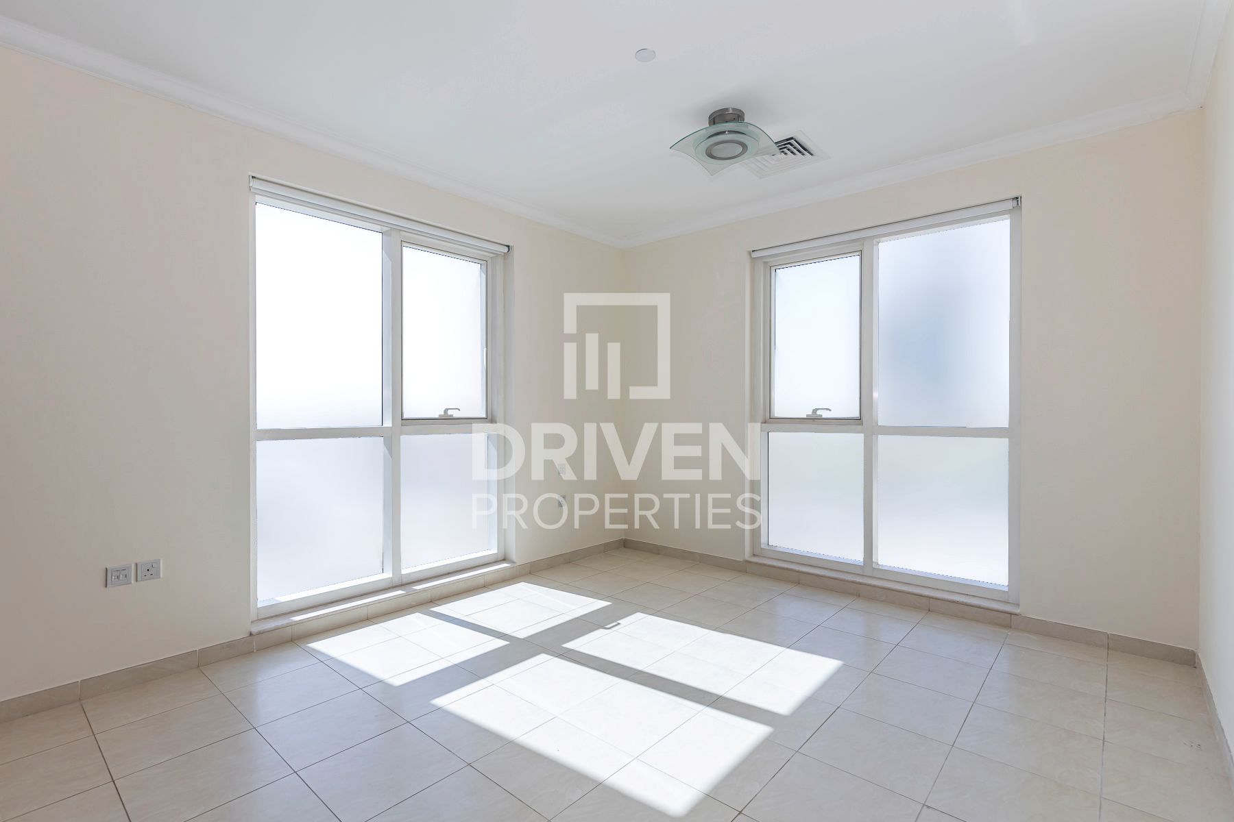 Canal and Stables View Ready to Move Spacious