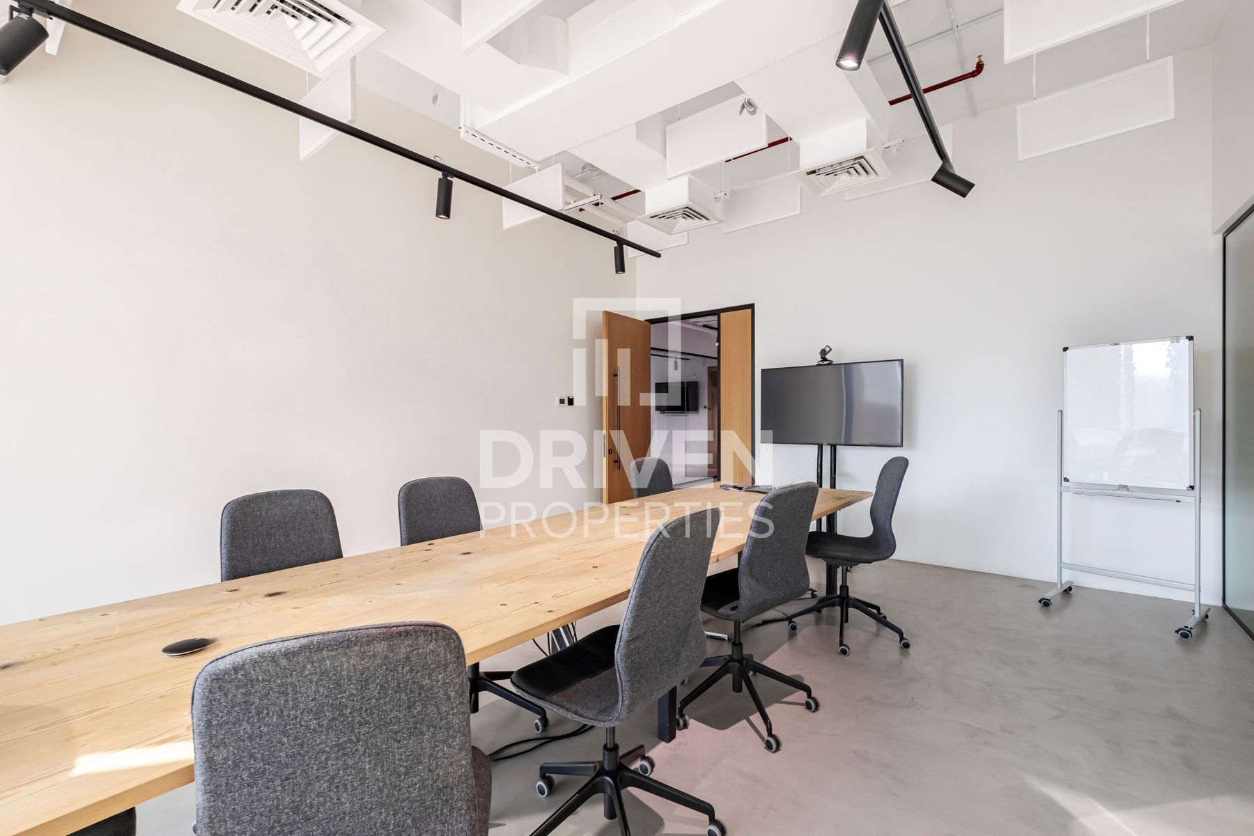 Rare Opportunity Full Floor Furnished and Fitted