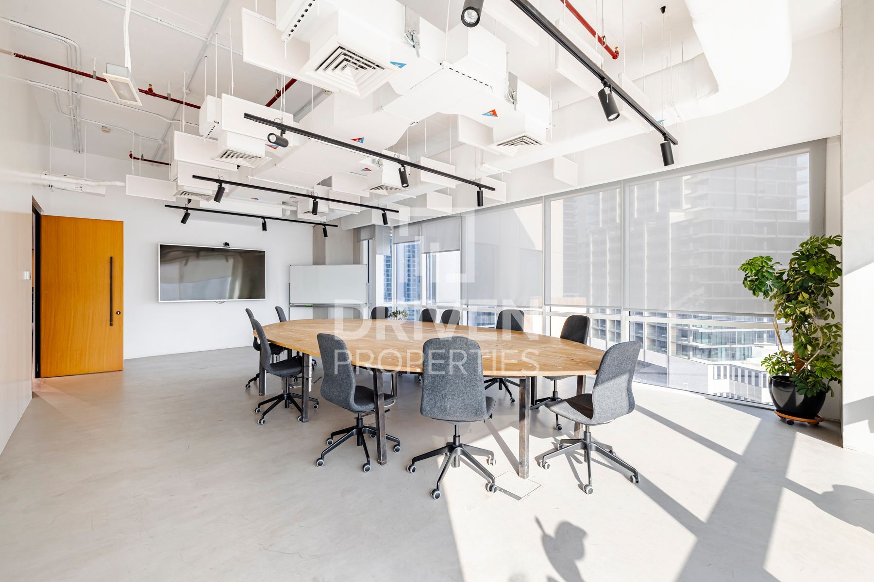 Rare Opportunity Full Floor Furnished and Fitted