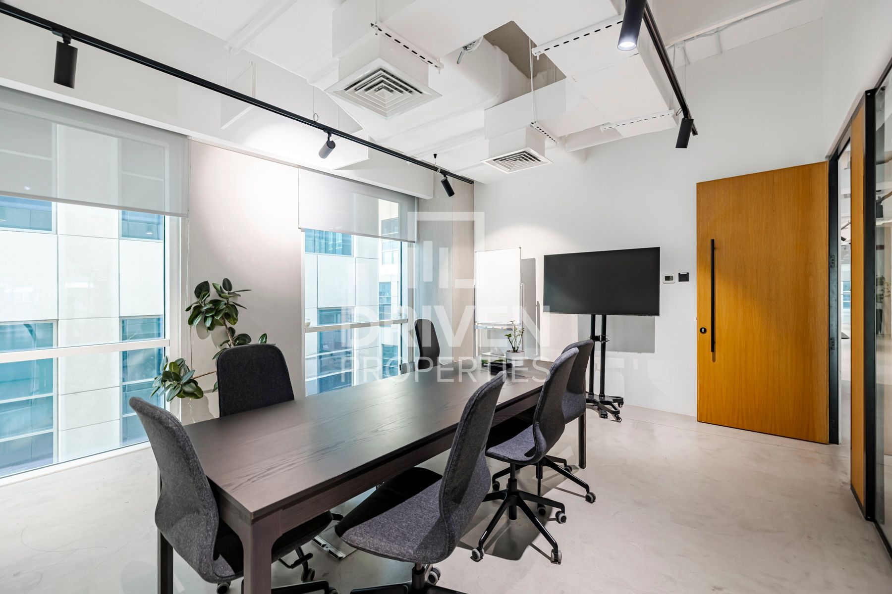 Rare Opportunity Full Floor Furnished and Fitted