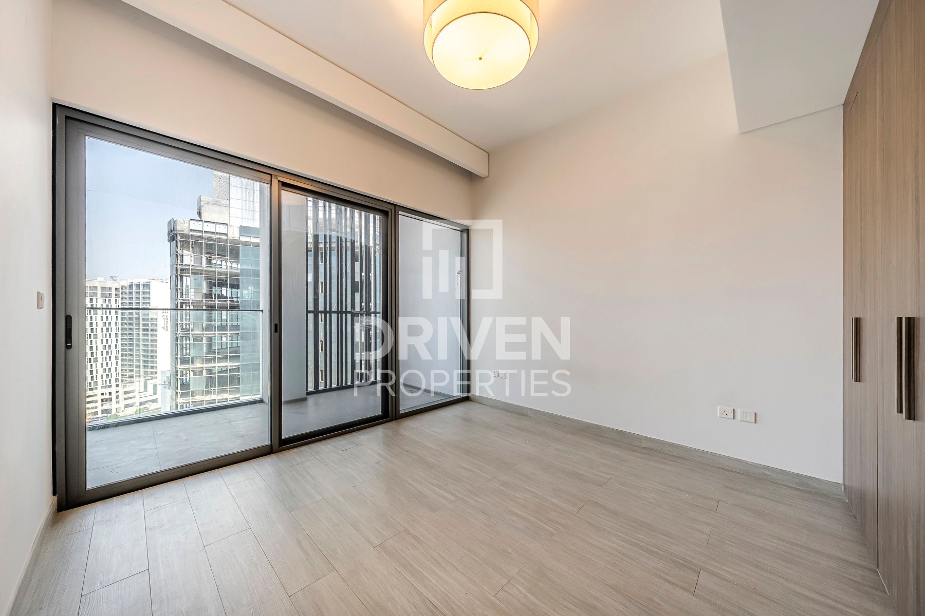 Iconic Burj View Upper Floor Central Location