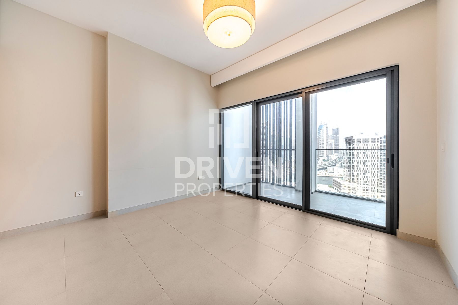 Iconic Burj View Upper Floor Central Location