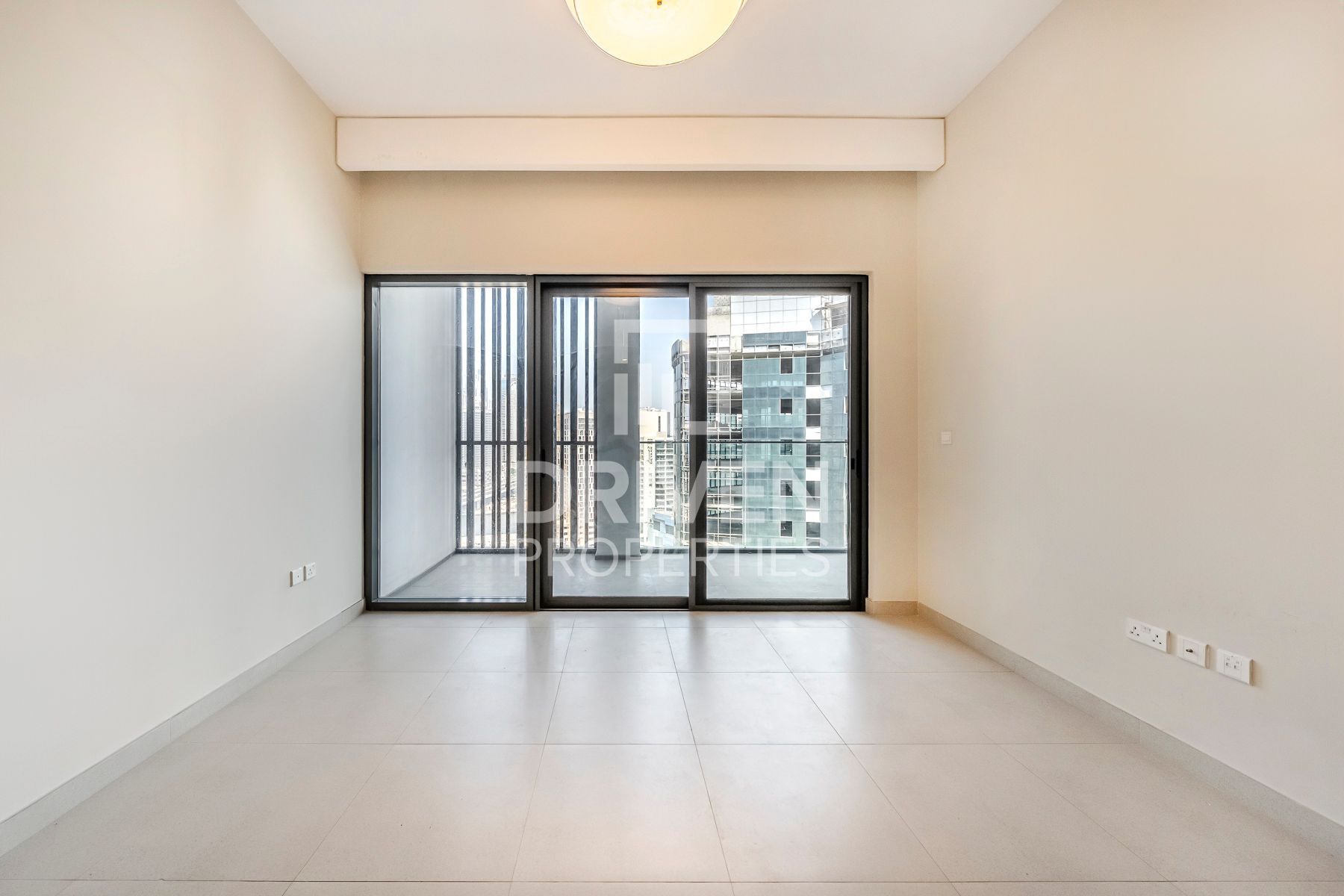 Iconic Burj View Upper Floor Central Location