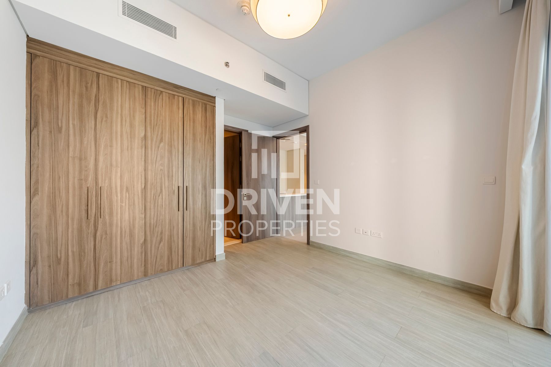 Burj Khalifa View Mid Floor Prime Amenities