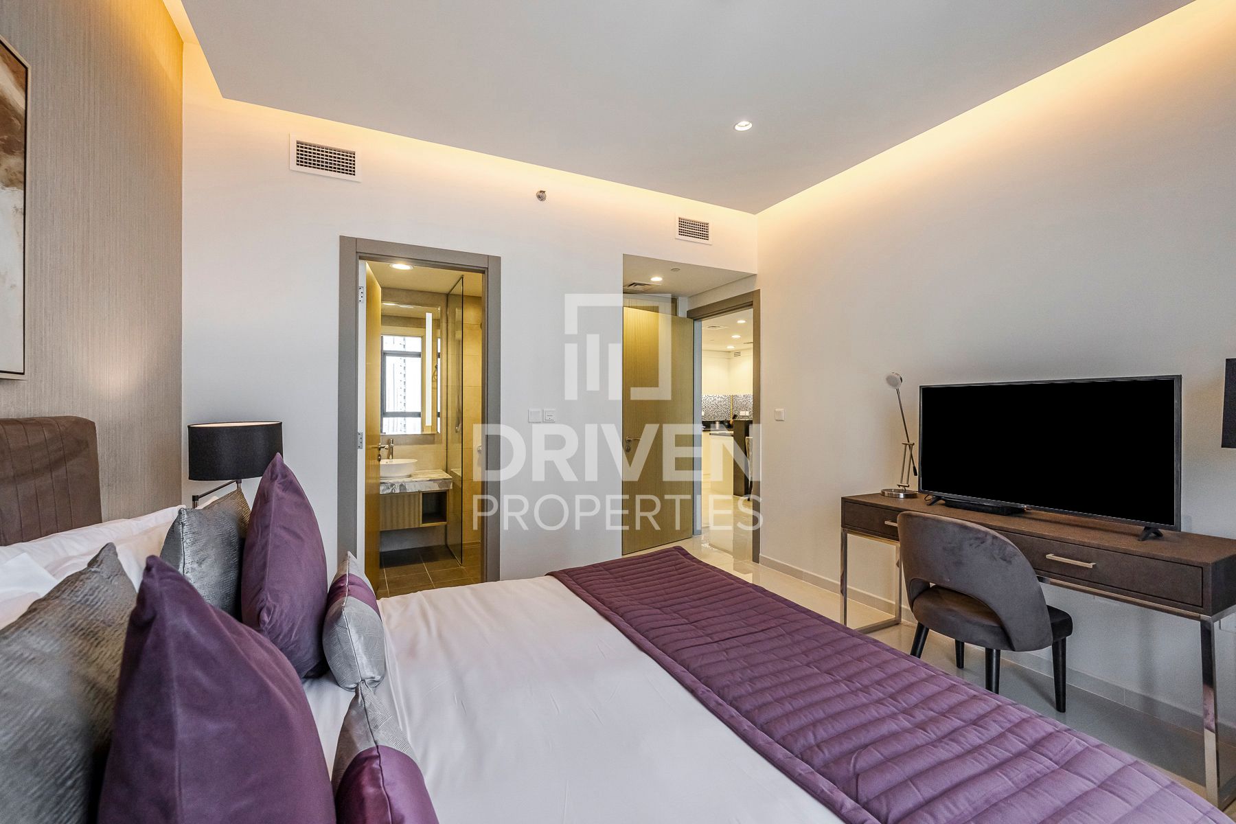 Stunning Canal View Furnished Ready to Move in